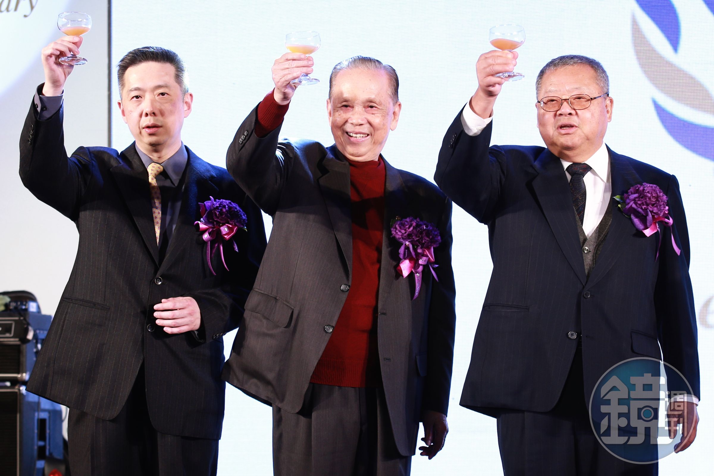 陳清治透露，現任萬海掌門人陳柏廷（左）其實是陳朝亨（中）三子，出生後就過繼給陳朝傳。（聯合知識庫提供）