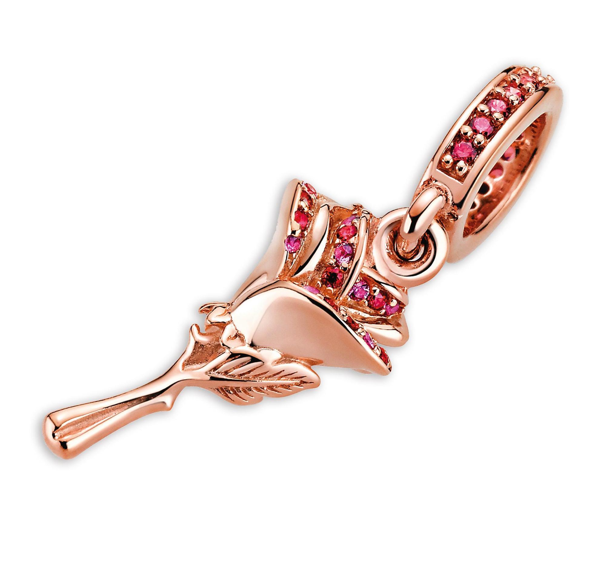 粉紅鋯石帶梗玫瑰吊飾。NT$2,480（PANDORA提供）