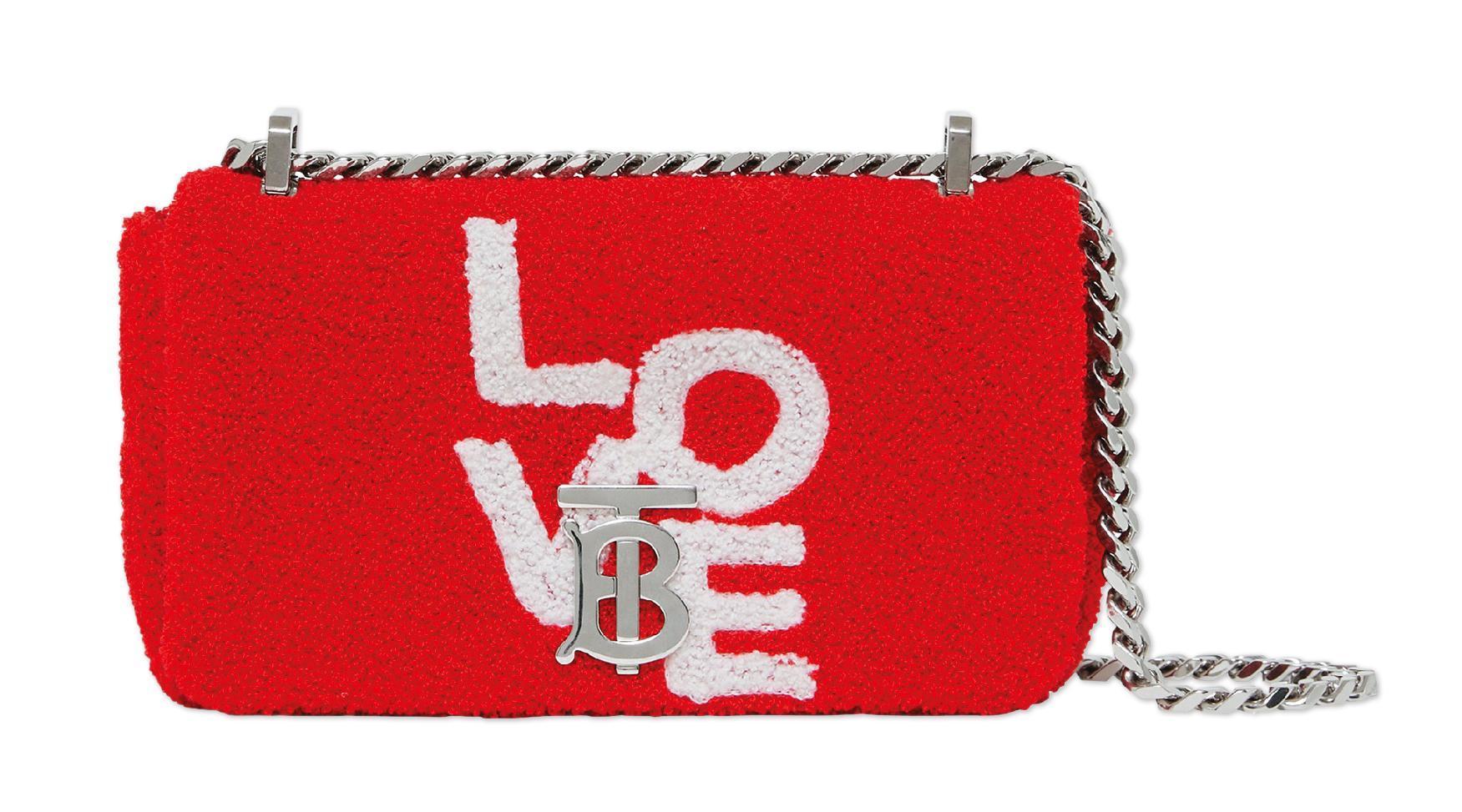 迷你LOVE圖案毛巾布Lola包。NT$42,900（BURBERRY提供）