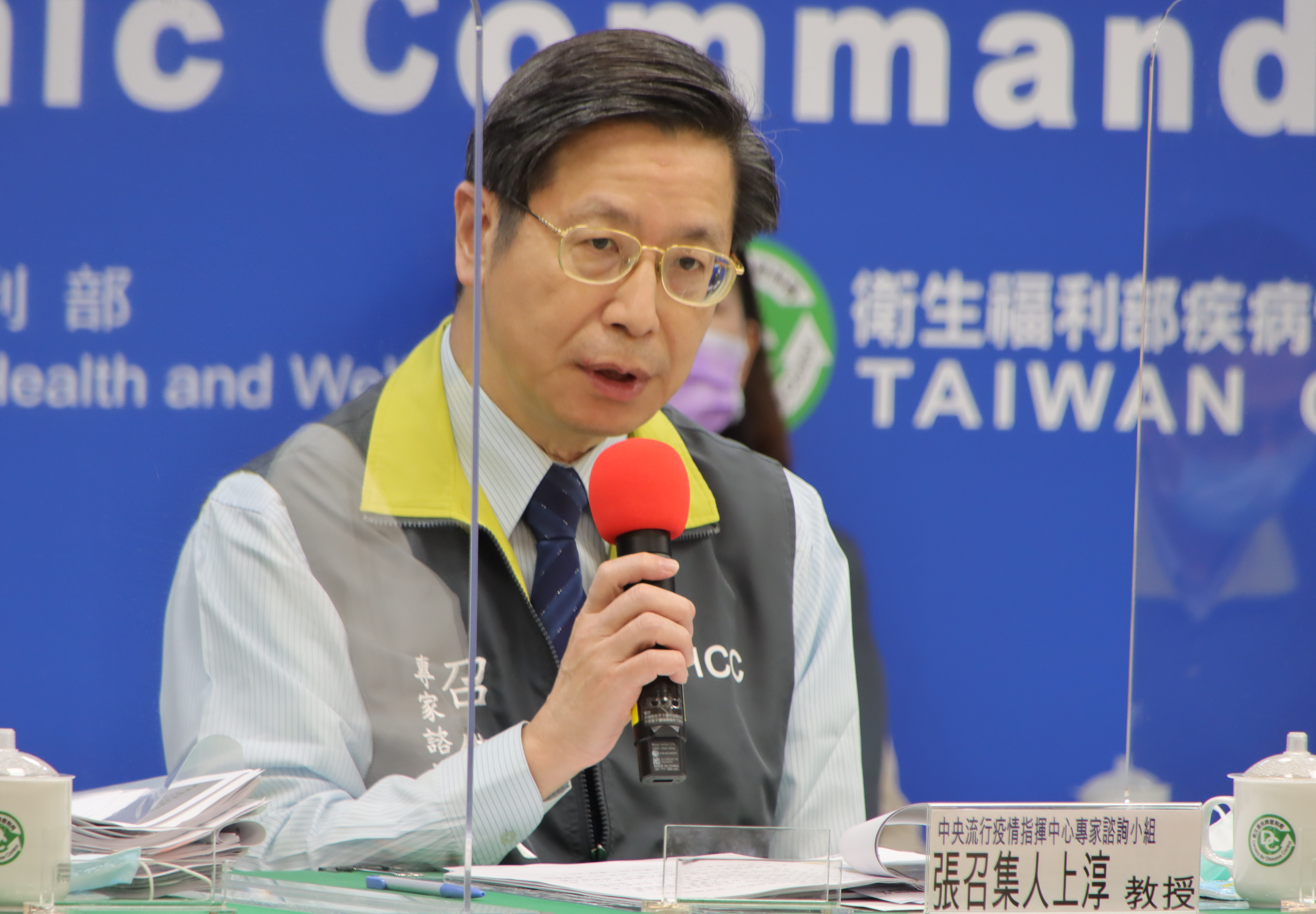 有媒體質疑案913的Ct值降低可能為近期感染，張上淳對此補充說明。