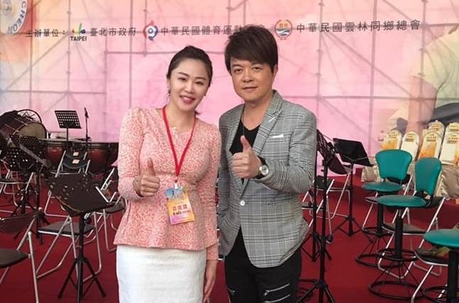 李婉鈺（左）力挺翁立友（右）「絕對不會」是一個吃女生豆腐的人。（翻攝自李婉鈺的園地臉書）