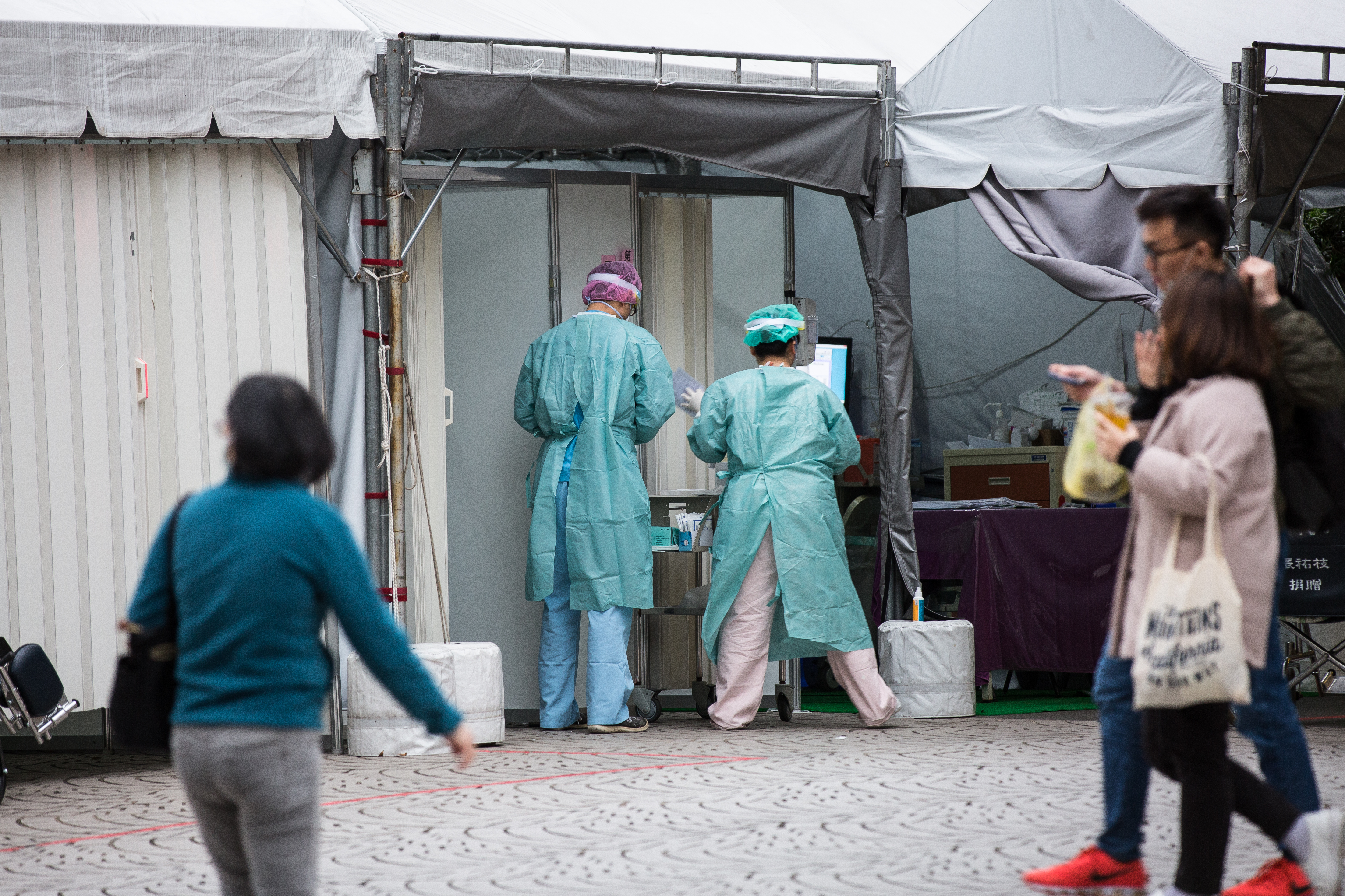 台女自中國返台，隔天居家檢疫期間竟讓男友2度到住所探視過夜，示意圖。（本刊資料照）