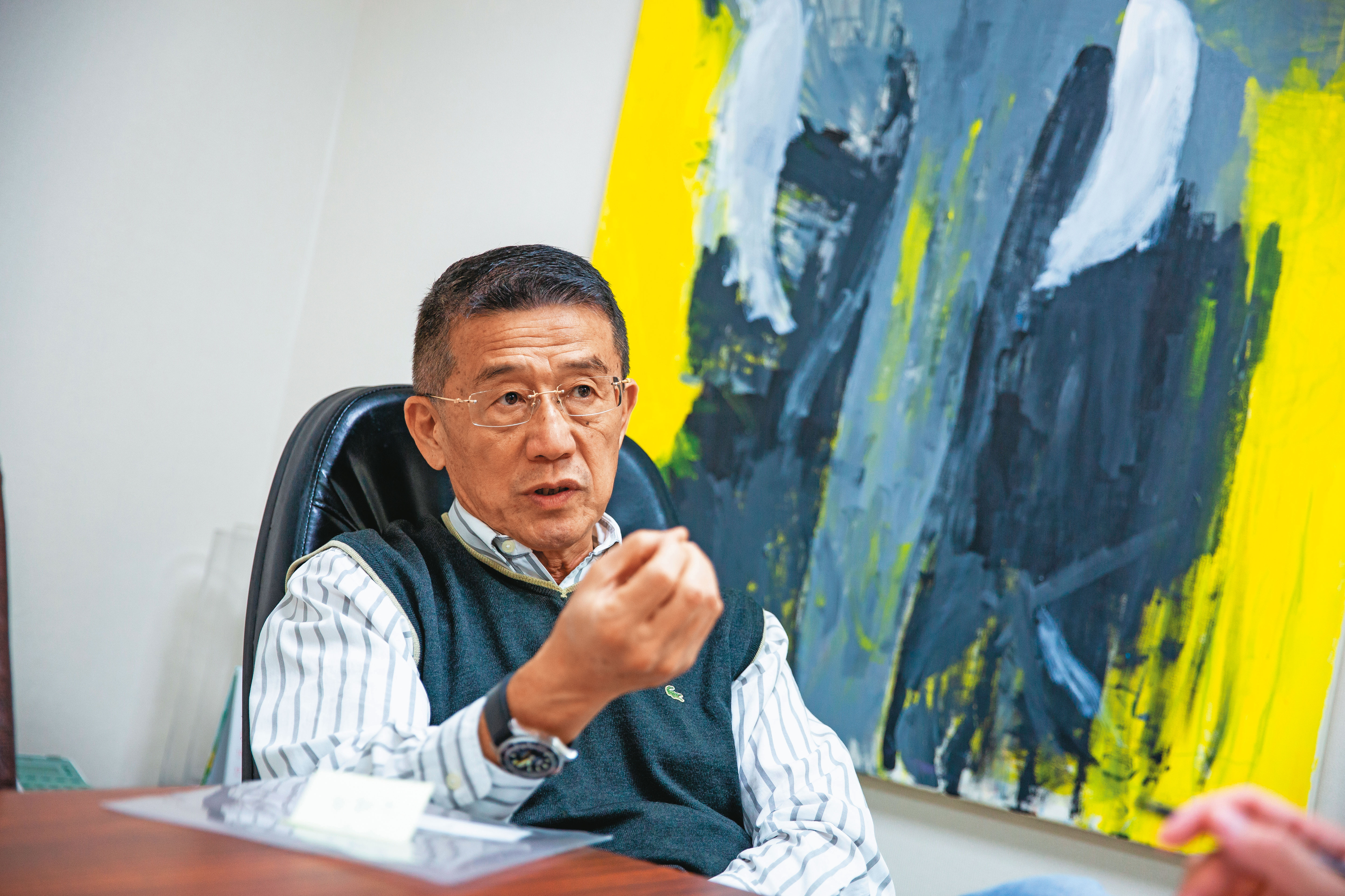 台北市議員王浩認為，政府目前能給予住民的福利，都是有時間性的，將來福利取消，他們也只是換一個地方蝸居。