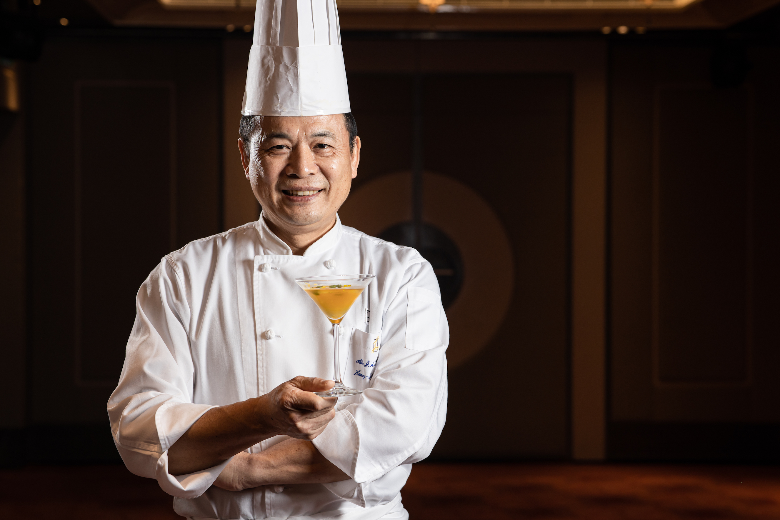 「天香樓」行政主廚楊光宗不但燒得一手好菜,對酒的風味也相當有研究。