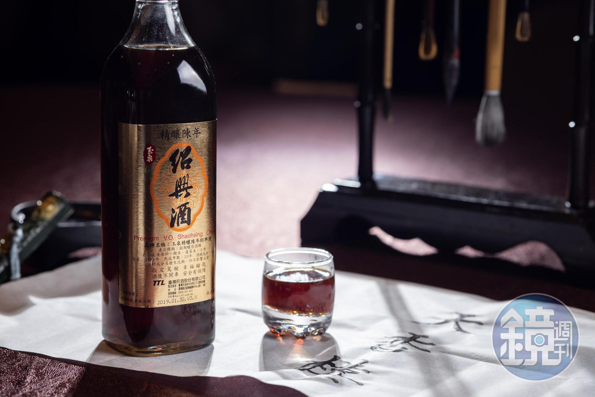 「玉泉精釀陳年紹興」經過十年熟成，芳馥有甘韻。（1,000元／瓶）