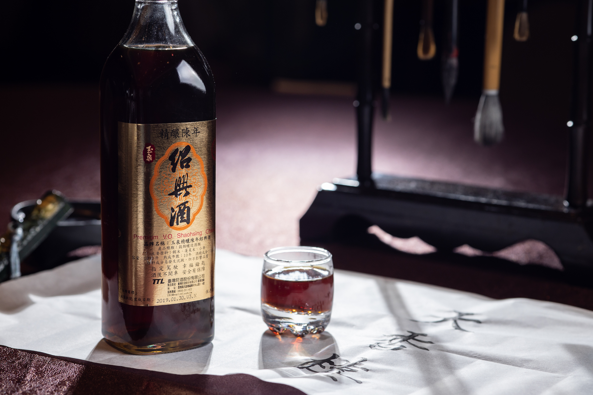 「玉泉精釀陳年紹興」經過十年熟成,芳馥有甘韻。(1,000元/瓶)