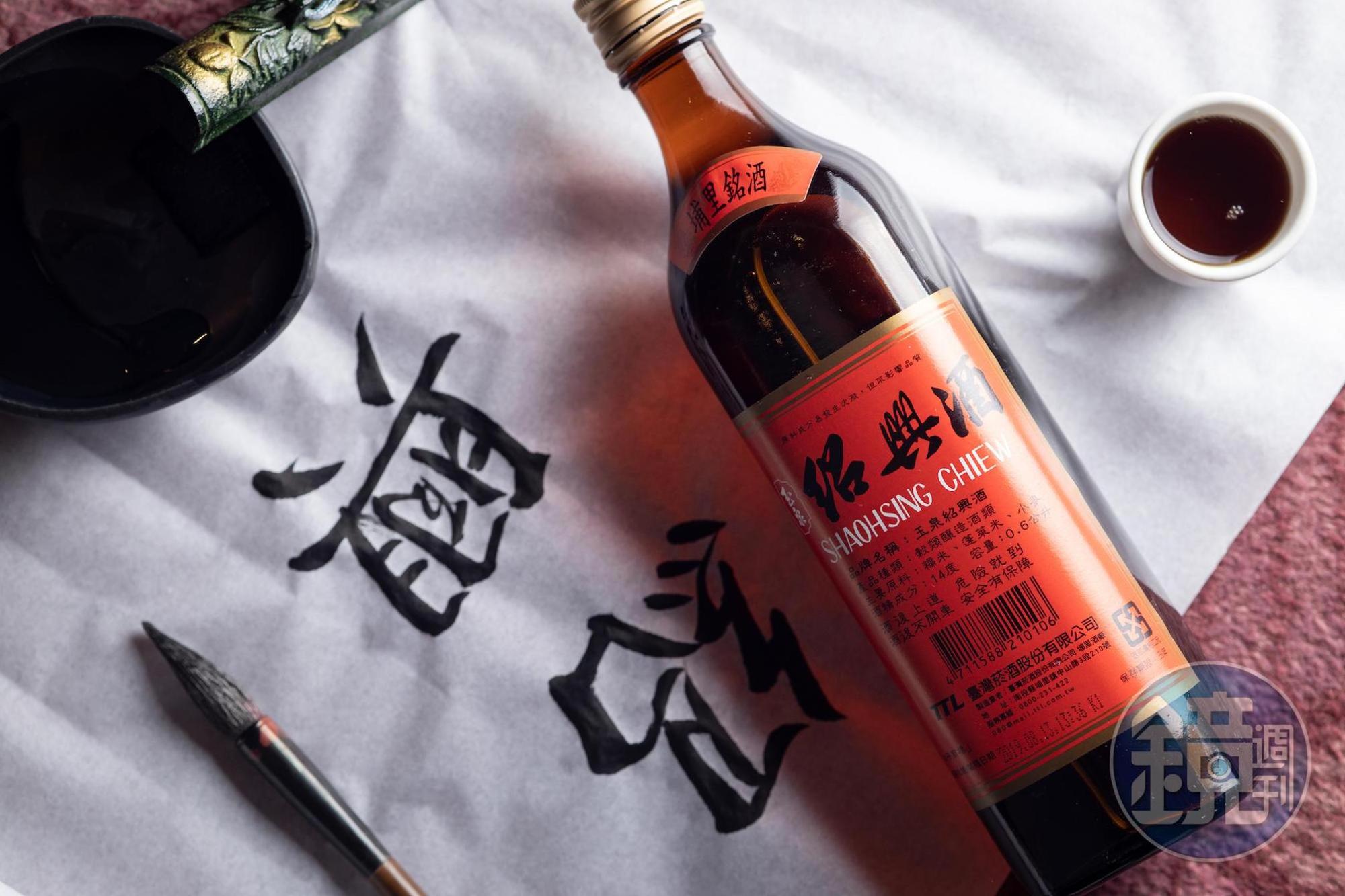 「玉泉紹興酒」以糯米、蓬萊米及小麥釀造，曾為端上國宴的佐餐酒。（600元／瓶）