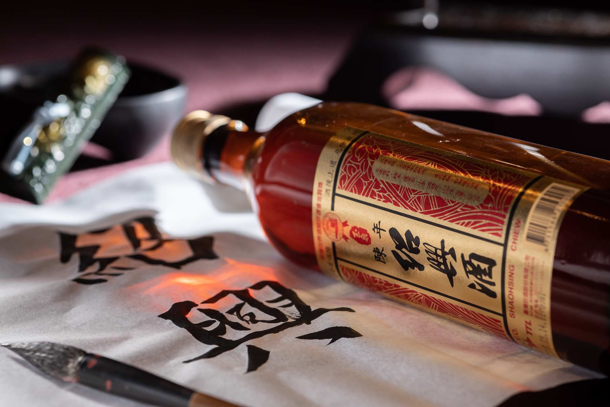 熟成5年以上的「玉泉陳年紹興酒」經常拿來入菜,搭佐鮮味濃厚的菜色特別合適。( 800元/瓶)