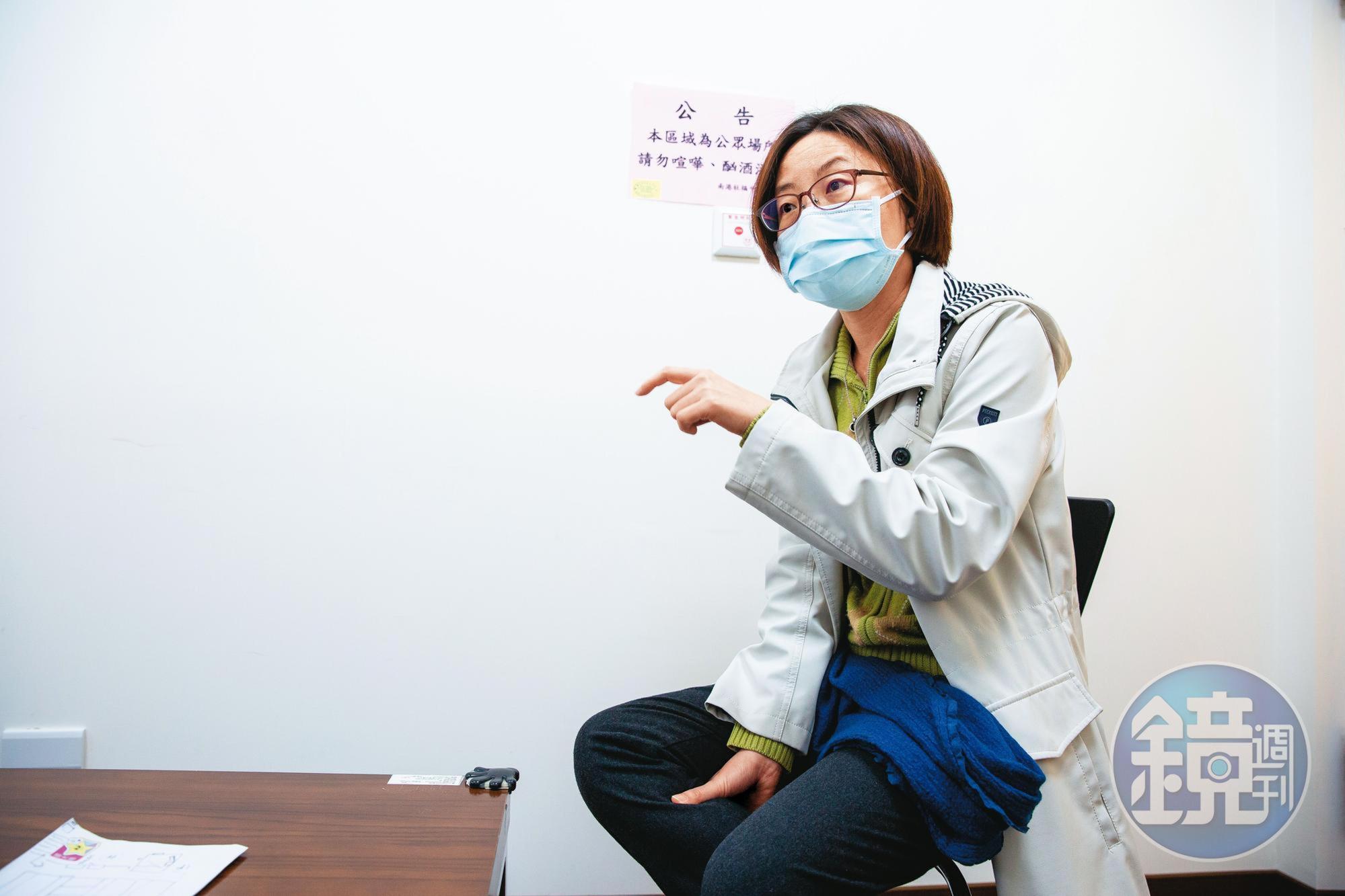 南港社福中心謝姓社工認為，服務過程中只要個案（住民）有意願接受幫助，基本上就成功一半了。