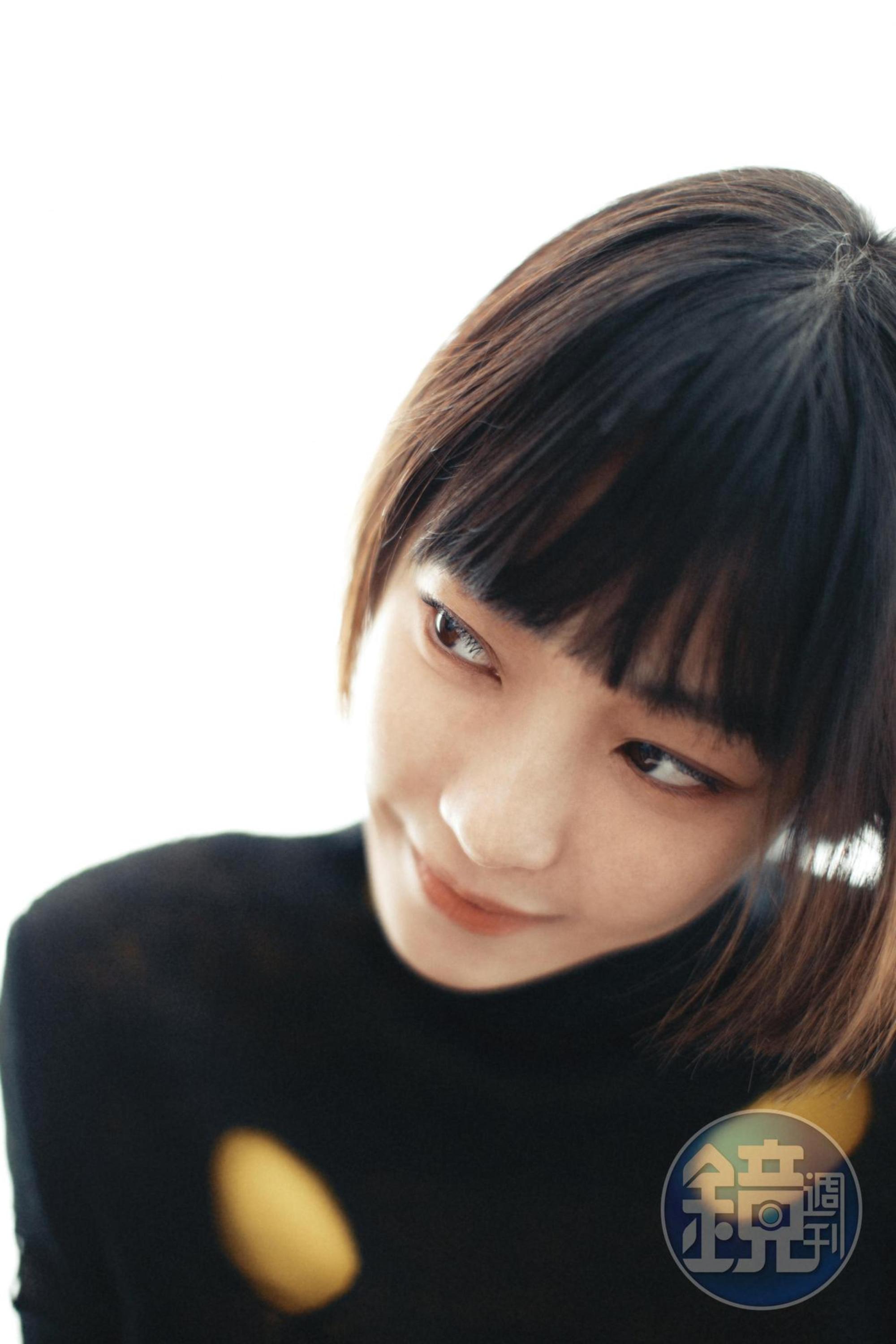 演出《怪胎》她排練多次,精準走位,「以前覺得這樣沒有即興,然而拍戲那當下,那感情會直接丟下去。」
