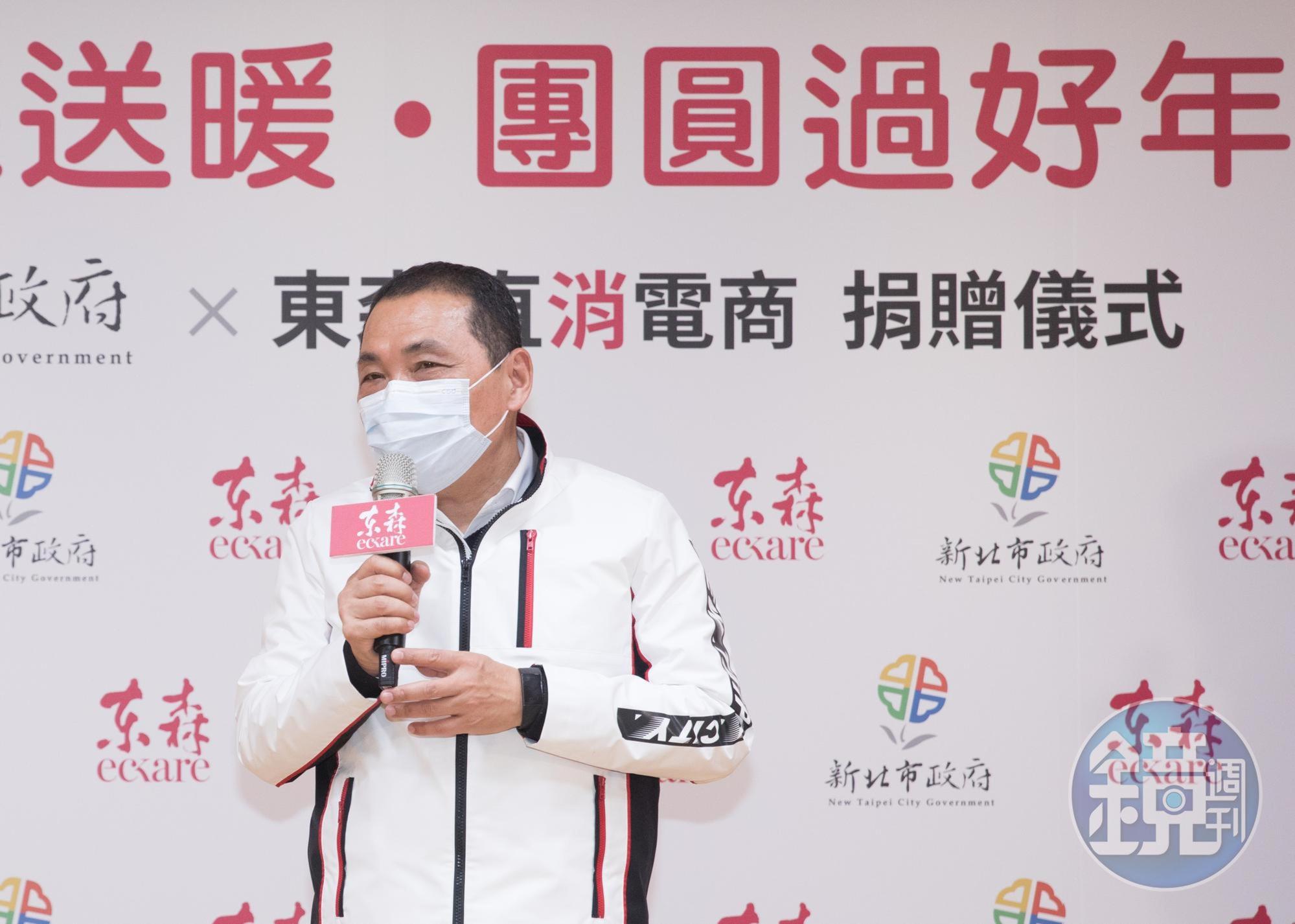 新北市市長侯友宜呼籲民眾過年避免到人潮擁擠地點，可以多待在家跟家人團聚。（本刊資料照）