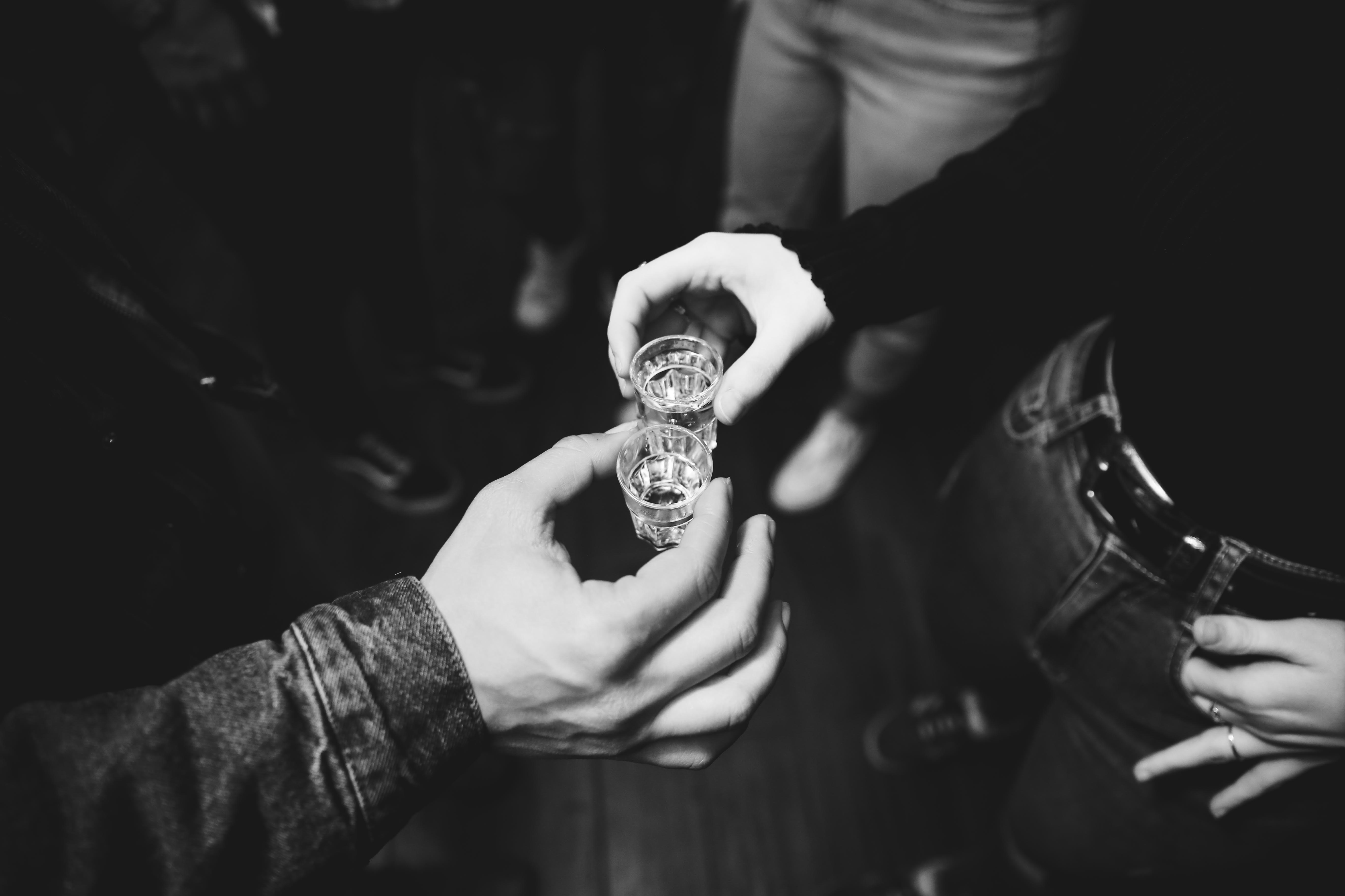 一名女校長被檢舉在校內發酒瘋；示意圖。（Pexels）