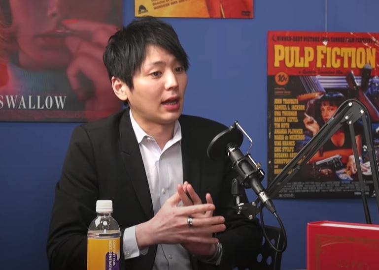 AV女優經紀人Kenny登上Podcast節目，大談AV產業的幕後祕辛。（翻攝自《不正常愛情研究中心》YouTube）
