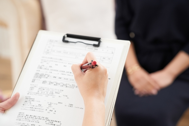 面試是求職最重要的一環，許多人都會謹慎對待，深怕表現不佳或薪資開太高，錯失得到工作的機會。（示意圖，Photo-AC）