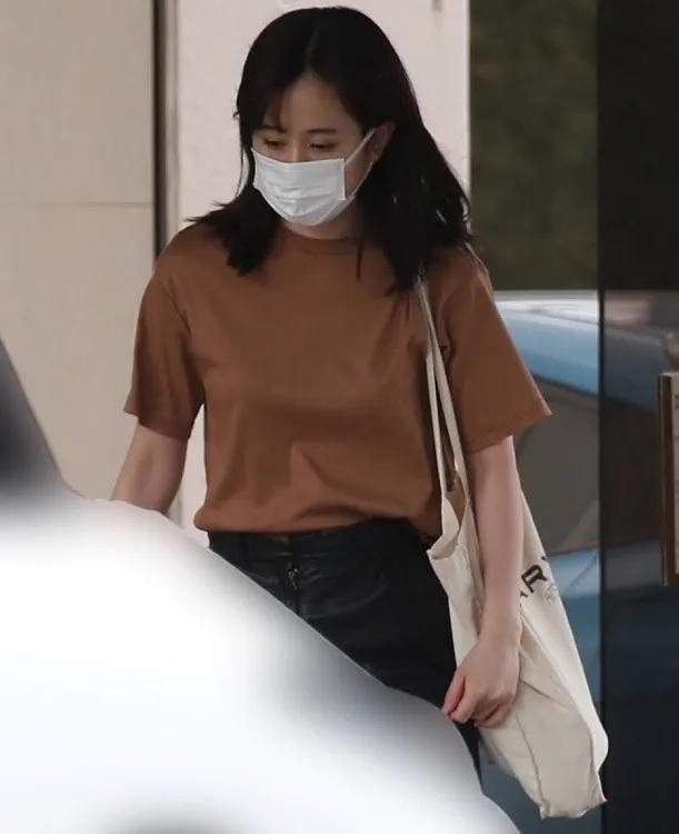 前田敦子私下已經沒有戴婚戒。(翻攝自《女性SEVEN》)