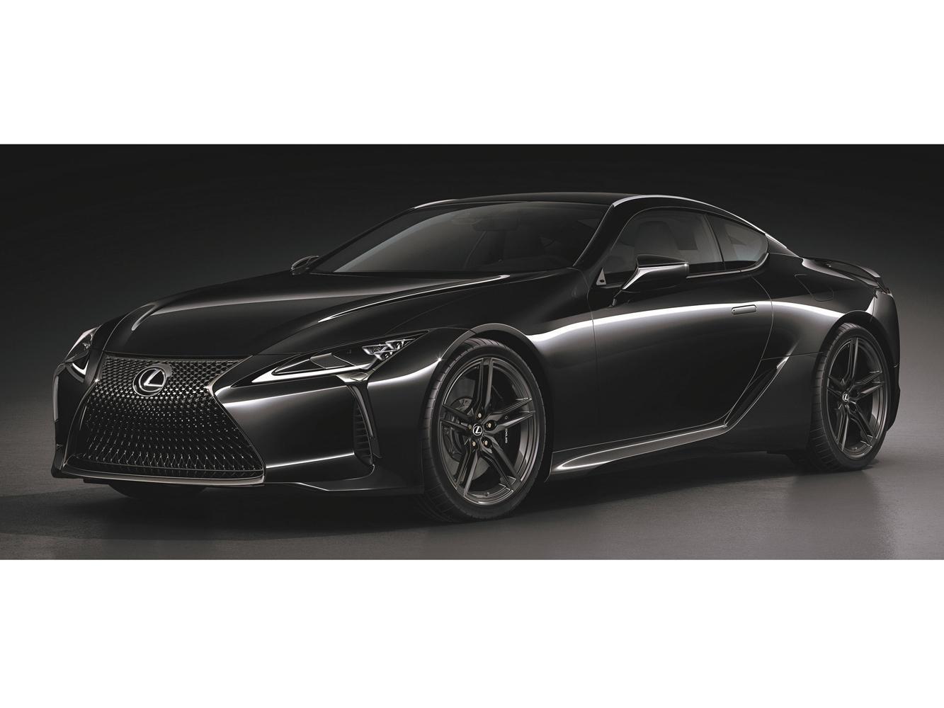 本次限量車款在外觀搭載專屬黑化套件及21吋全新造型燻黑鍛造鋁圈,點綴出動感跑格。