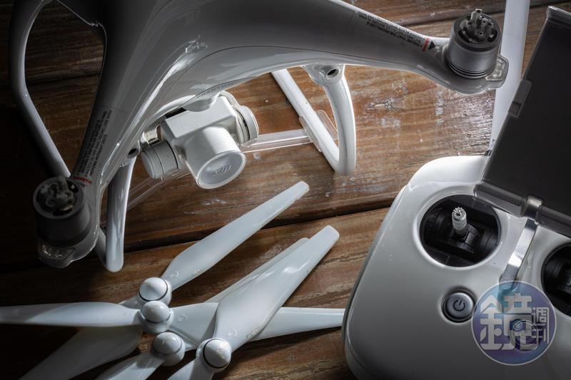 2名3、40歲的大叔半夜不睡覺，跑到高級住宅區用空拍機偷拍。（示意圖，本刊資料照）