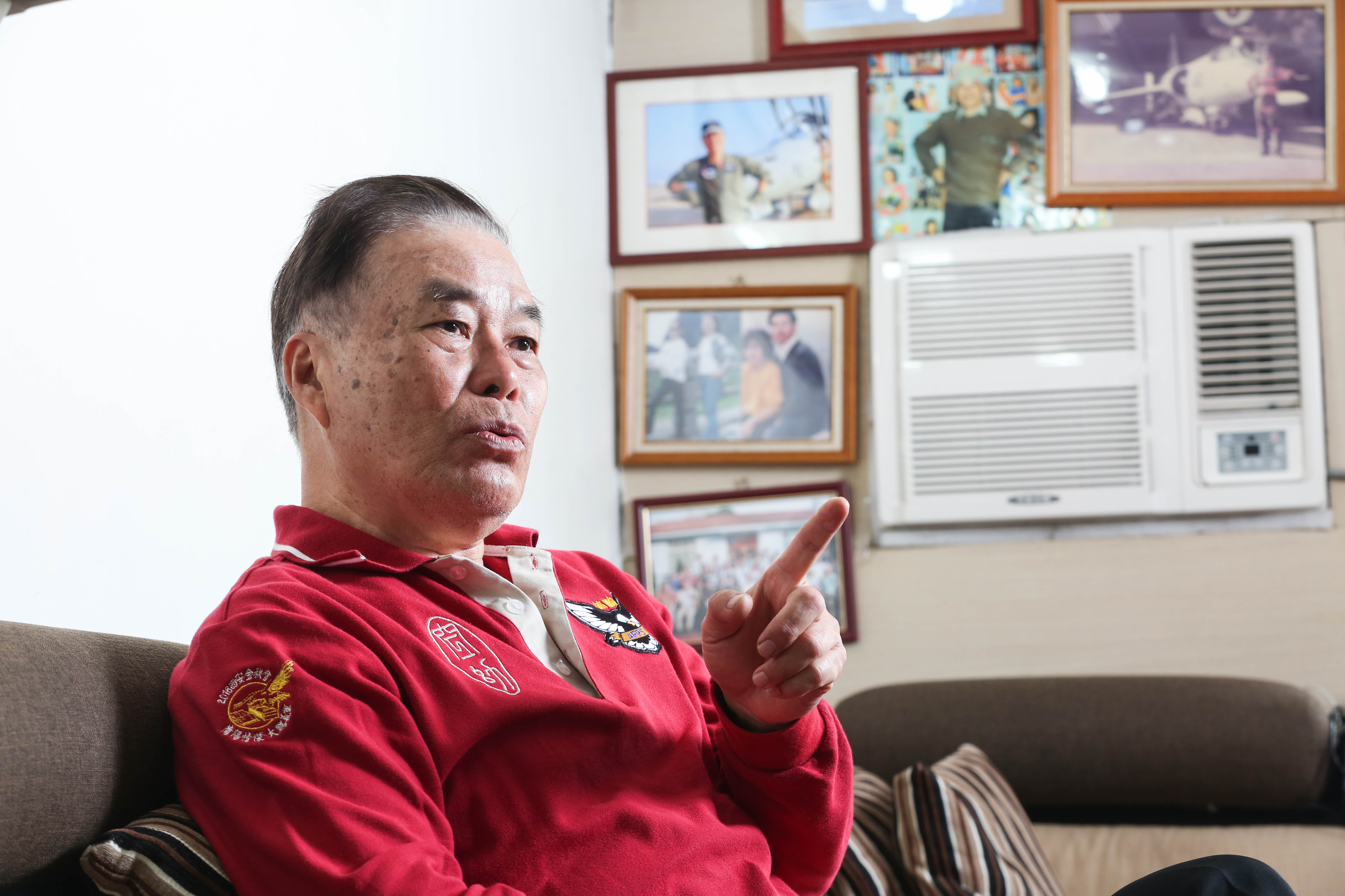 1990年，田定忠在大陸溫州灣執行機密的掩護偵照機偵照任務，與中共殲八戰機險些開戰。