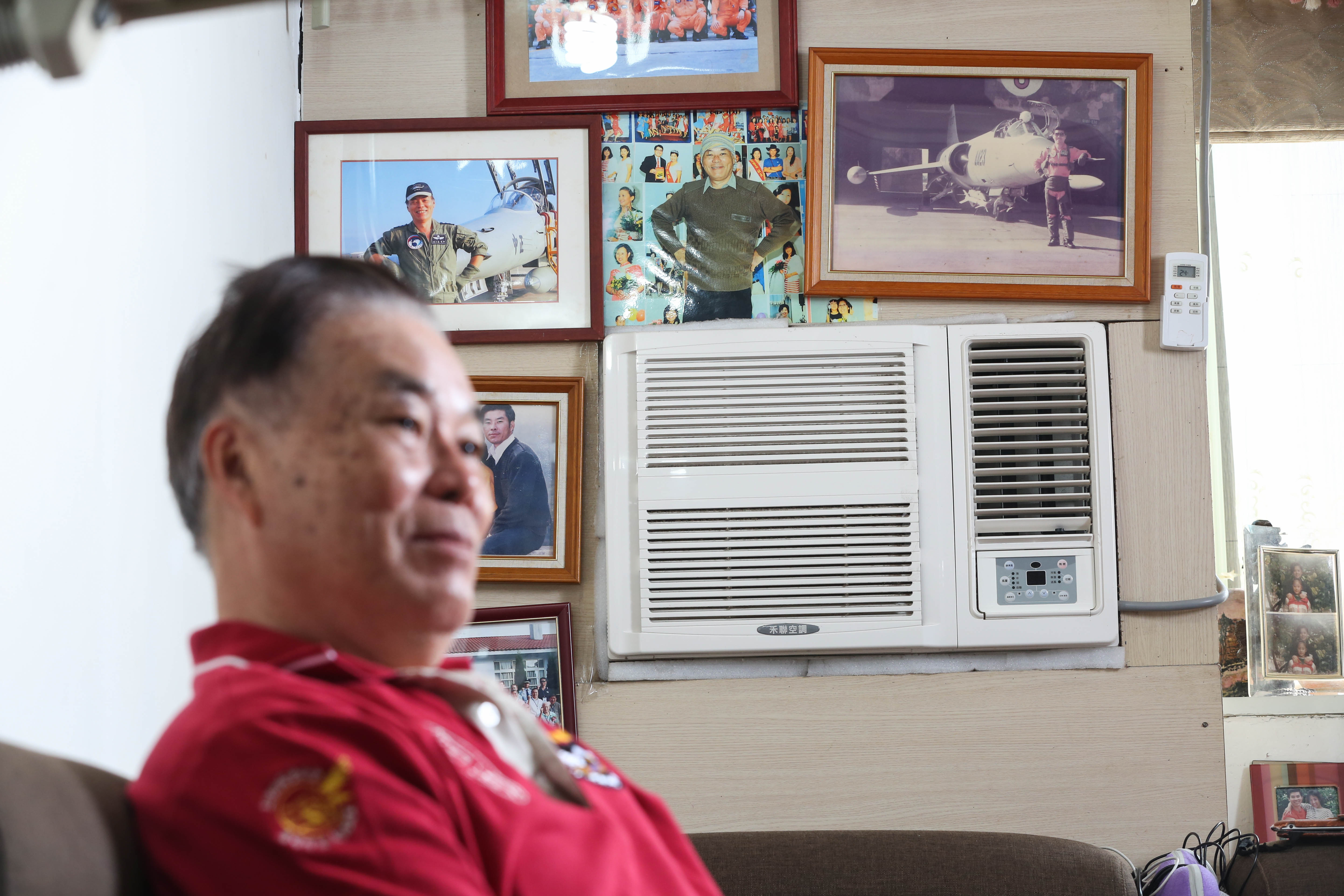 田定忠曾在大陸溫州灣執行機密的掩護偵照機偵照任務，與中共殲八戰機相距不過2浬，一度險些開戰。