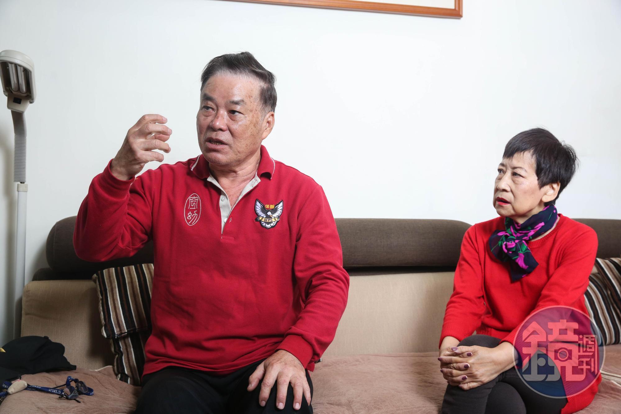 田定忠（左）認為，當飛官不能見獵心喜，追殺敵機，如此一來只會讓戰場變得複雜。右為太太韓素清。