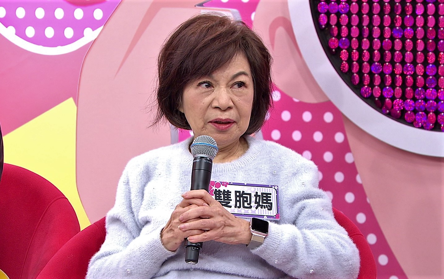 雙胞媽自爆當年對兩位女婿都不太滿意。（年代提供）