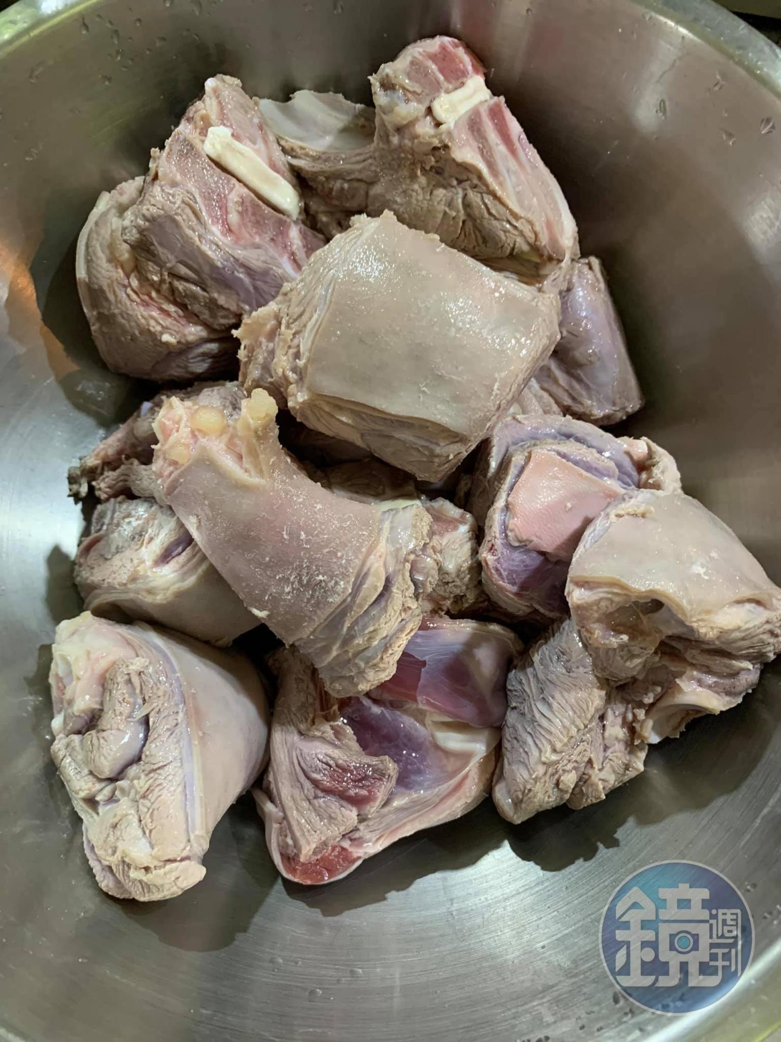 羊肉太大塊了，再一切二。