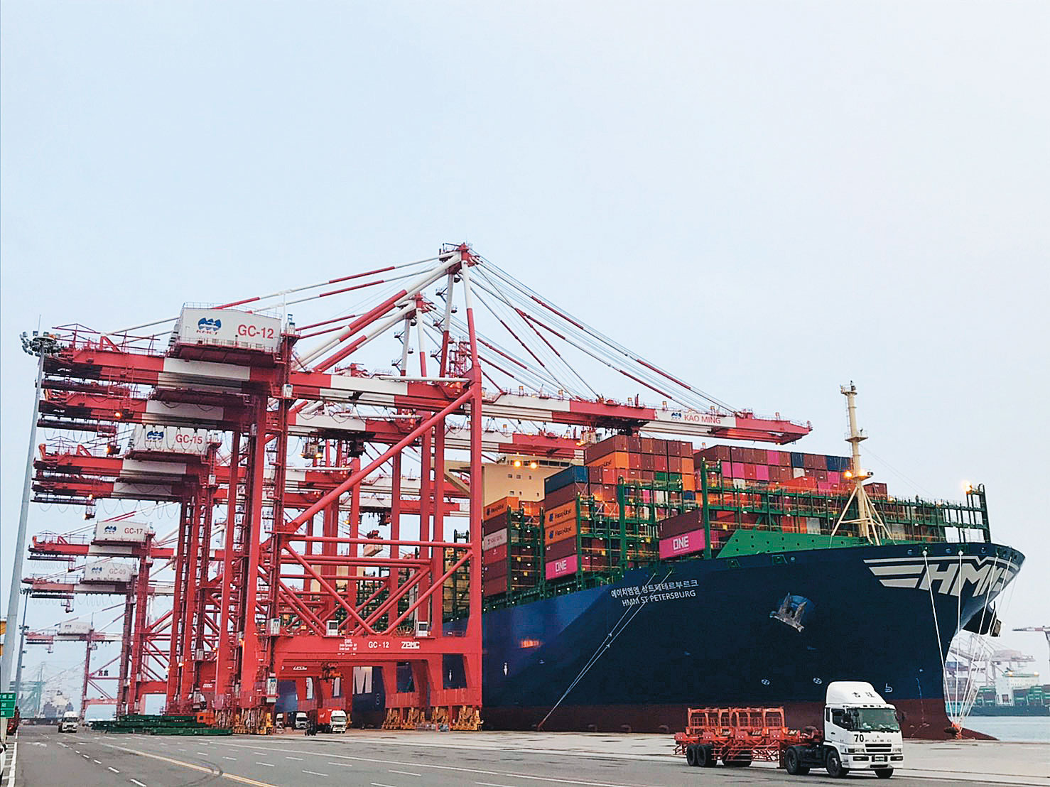 貨櫃航運3到5年才會出現1個獲利年度，股價會在當年大漲，並創下波段高點。（翻攝台灣港務公司高雄港務分公司官網）