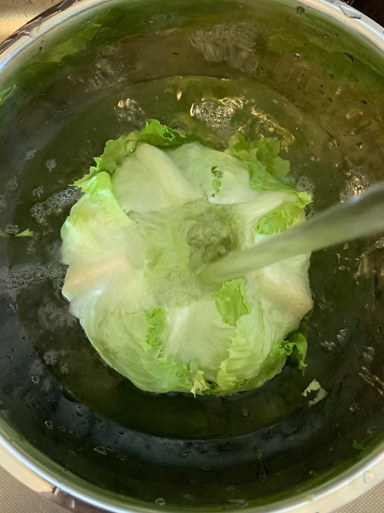 美生菜挖心沖洗。