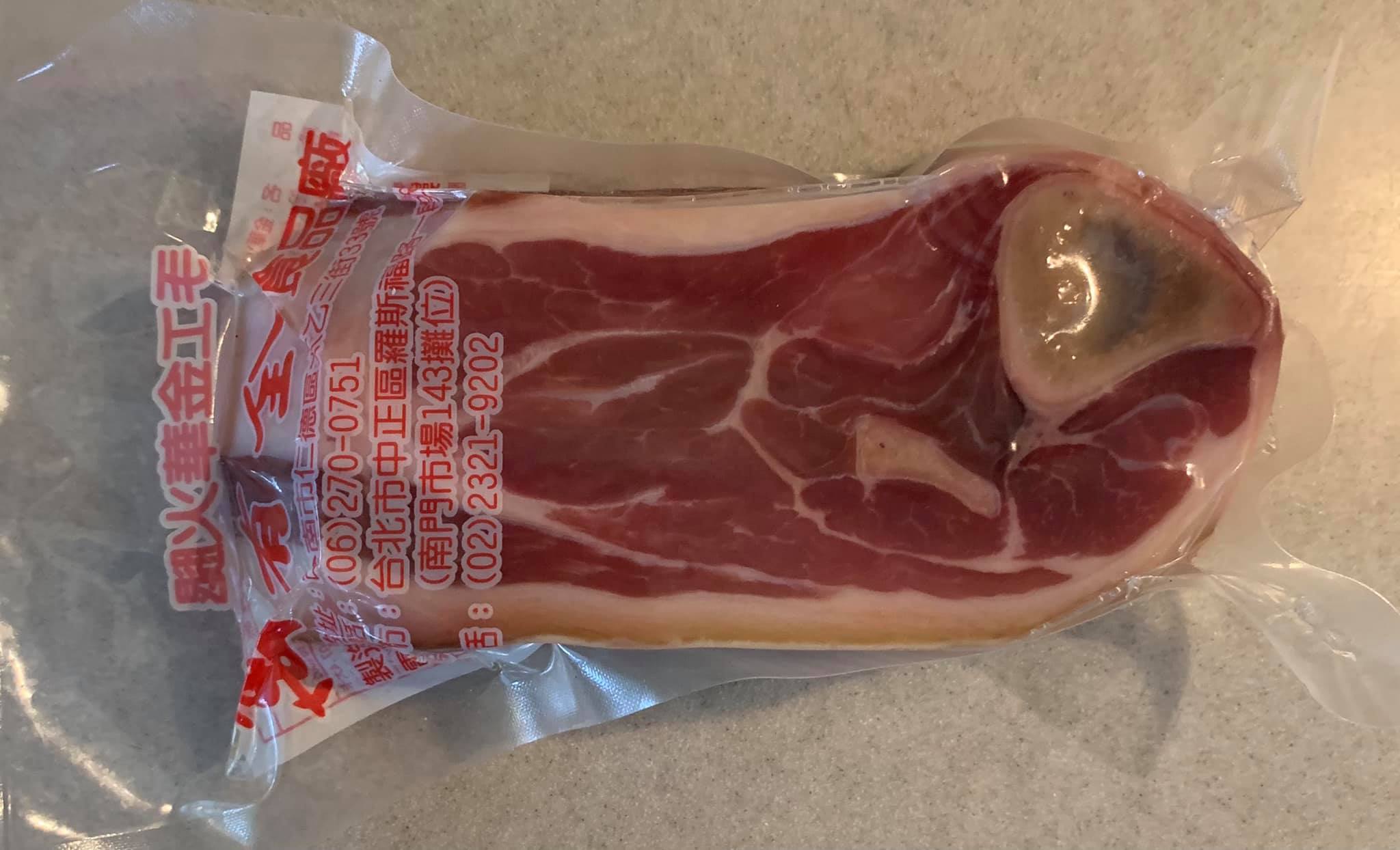 南門市場萬有全的帶骨火腿。