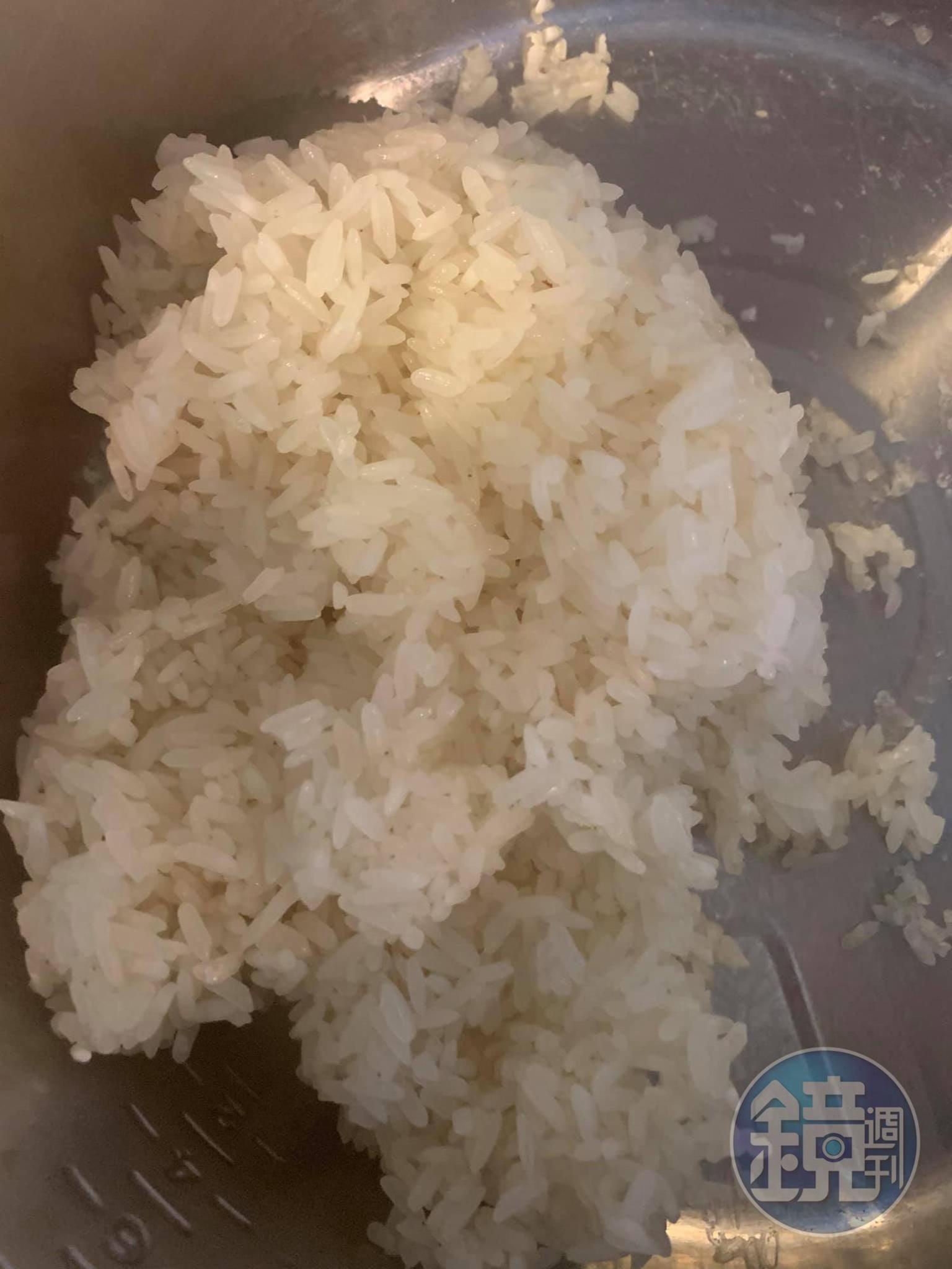 蒸熟的糯米。