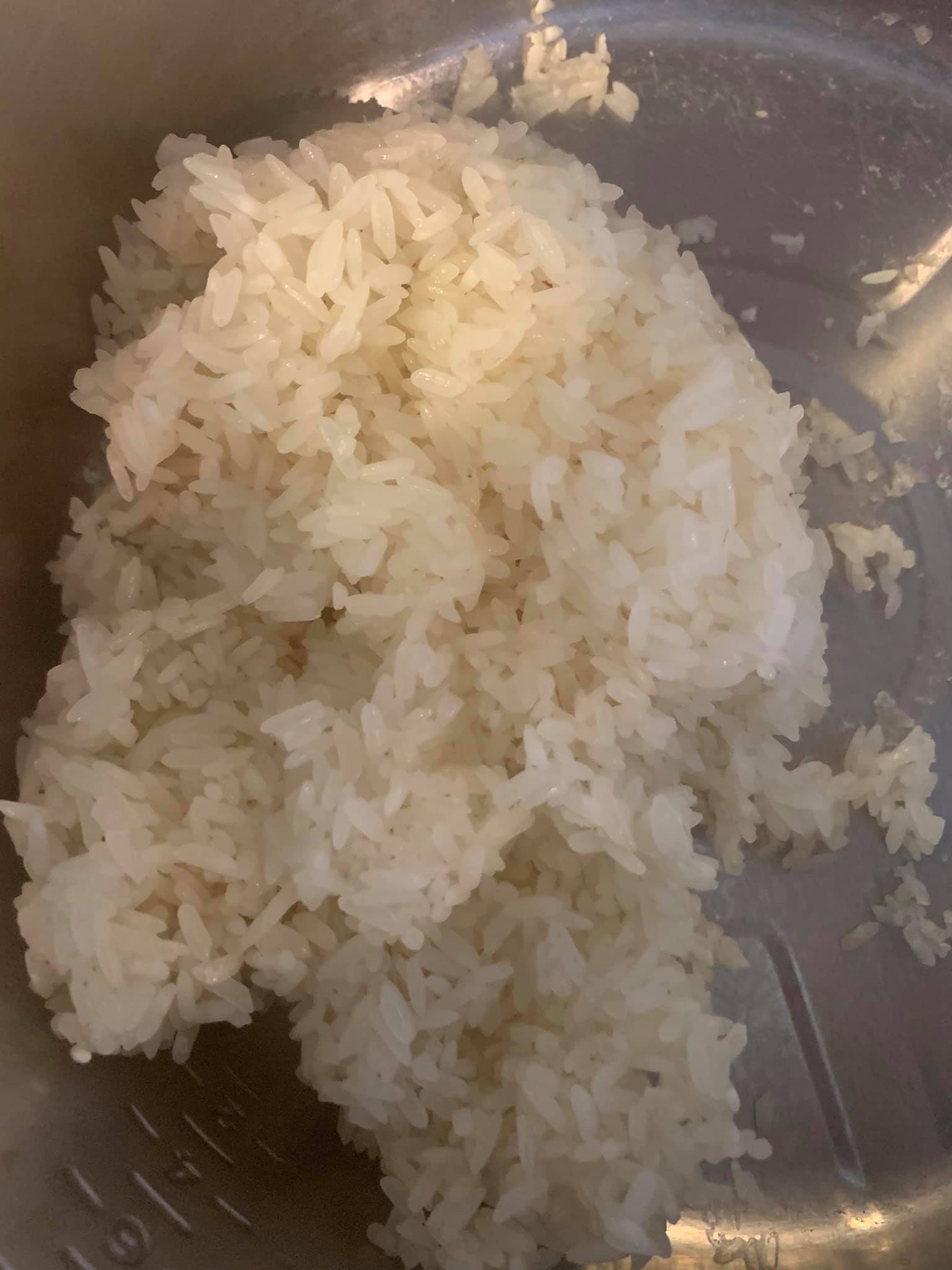 蒸熟的糯米。