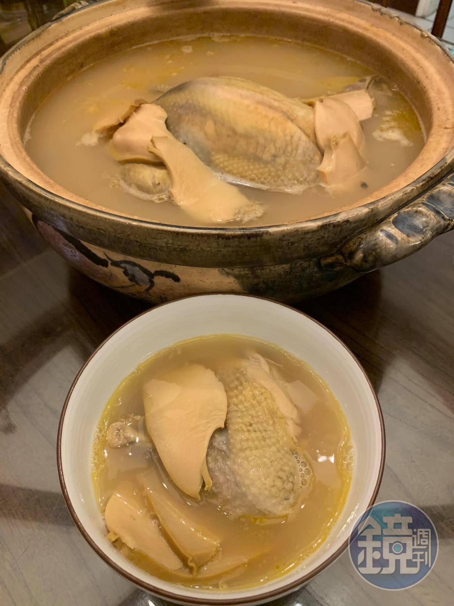 一鍋鮑魚糯米雞分了6大碗。