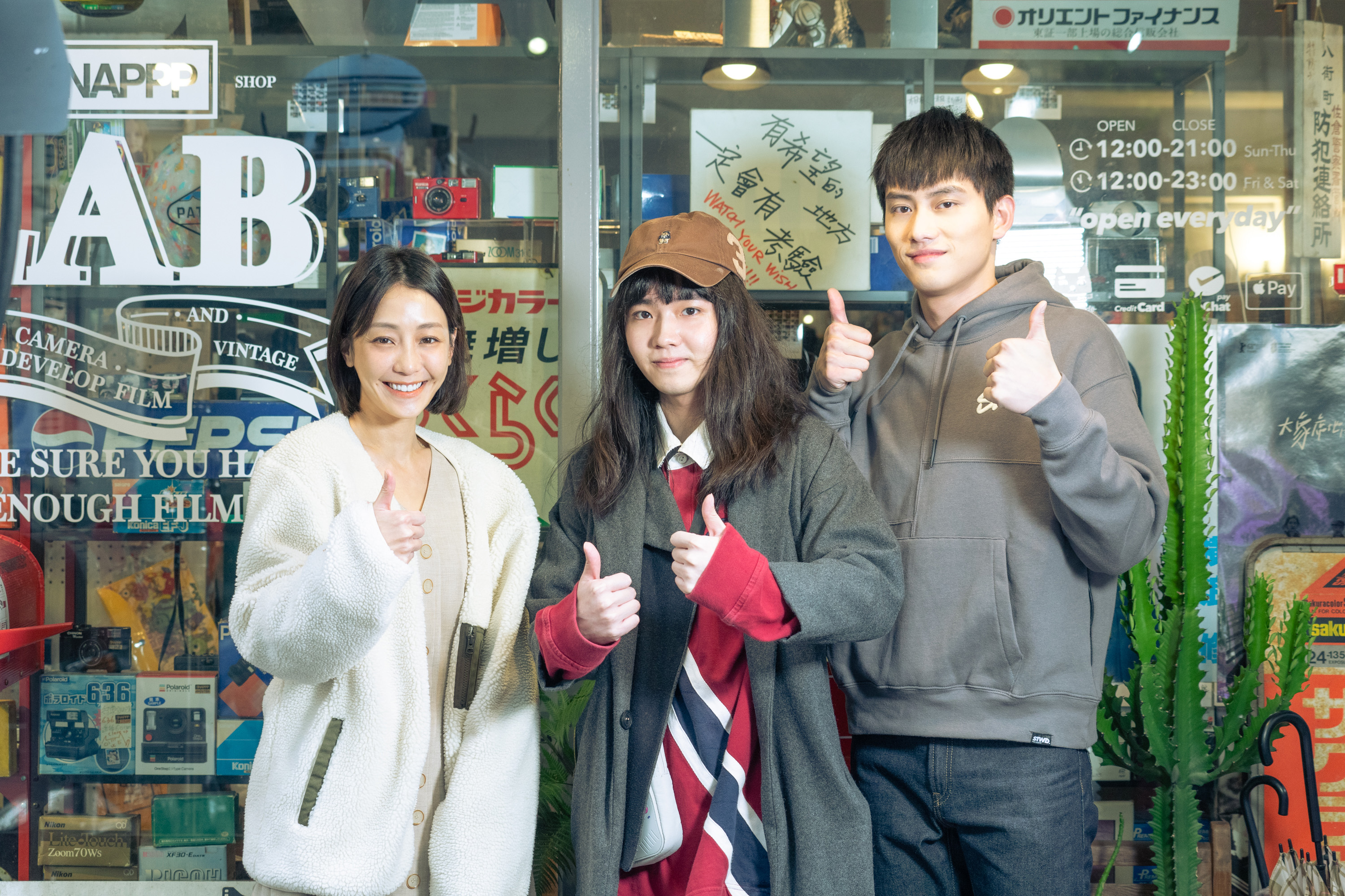 持修新歌〈用破碎的心修好破碎的心〉MV，邀來范少勳以及謝欣穎跨刀。（環球音樂提供）