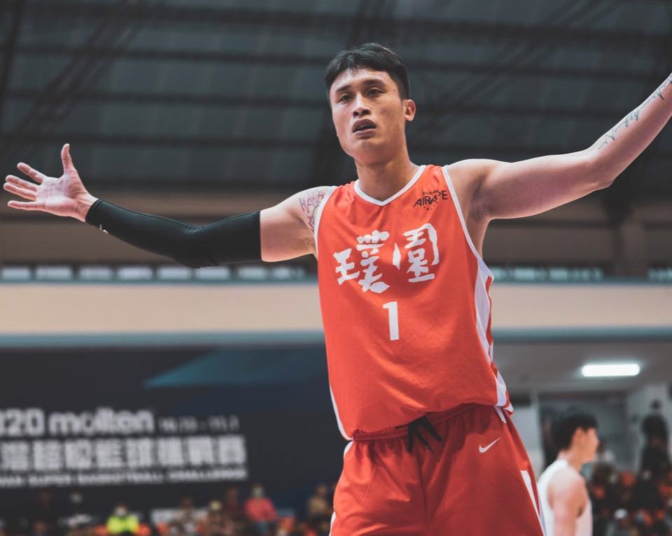 璞園建築籃球隊的主力戰將施顏宗，遭女網友指控射後不理。（讀者提供）