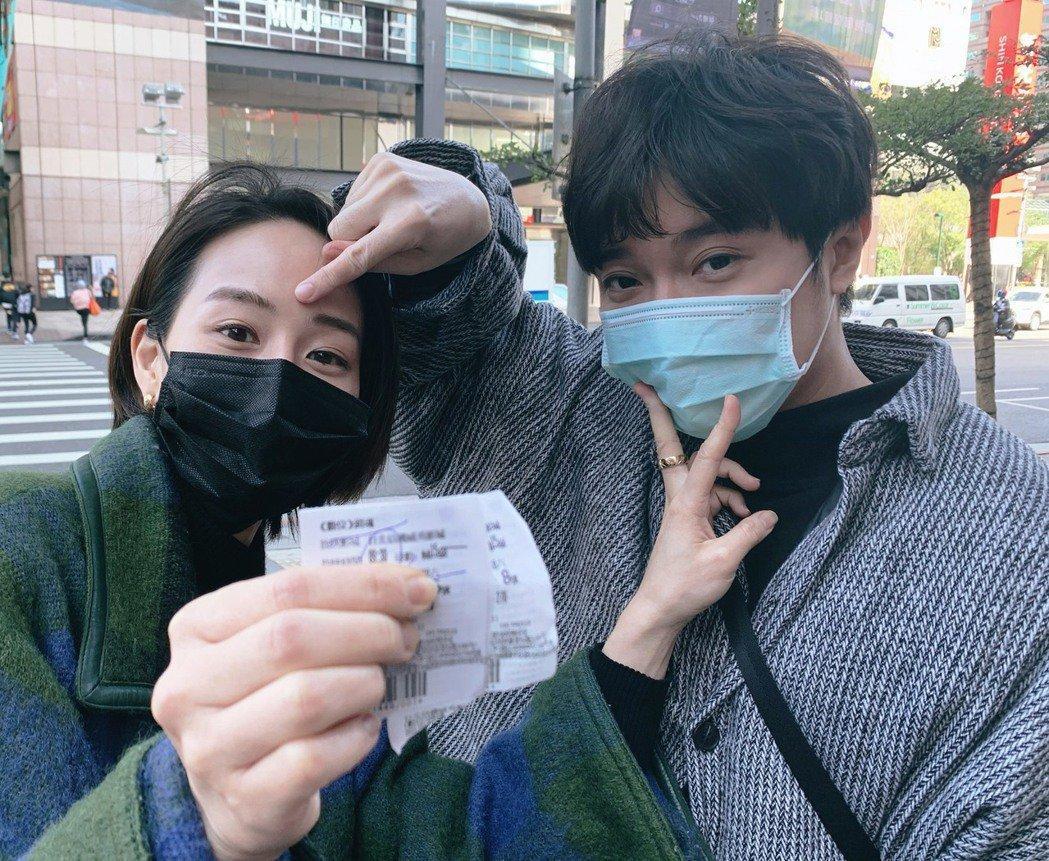 張鈞甯出關第一件事，跟青峰去看早場電影。（翻攝自青峰臉書）