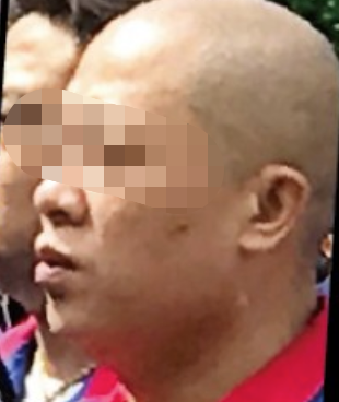 綽號「桃園馮迪索」的竹聯幫何姓大哥，涉嫌教唆小弟開槍暴力討債。（翻攝臉書）