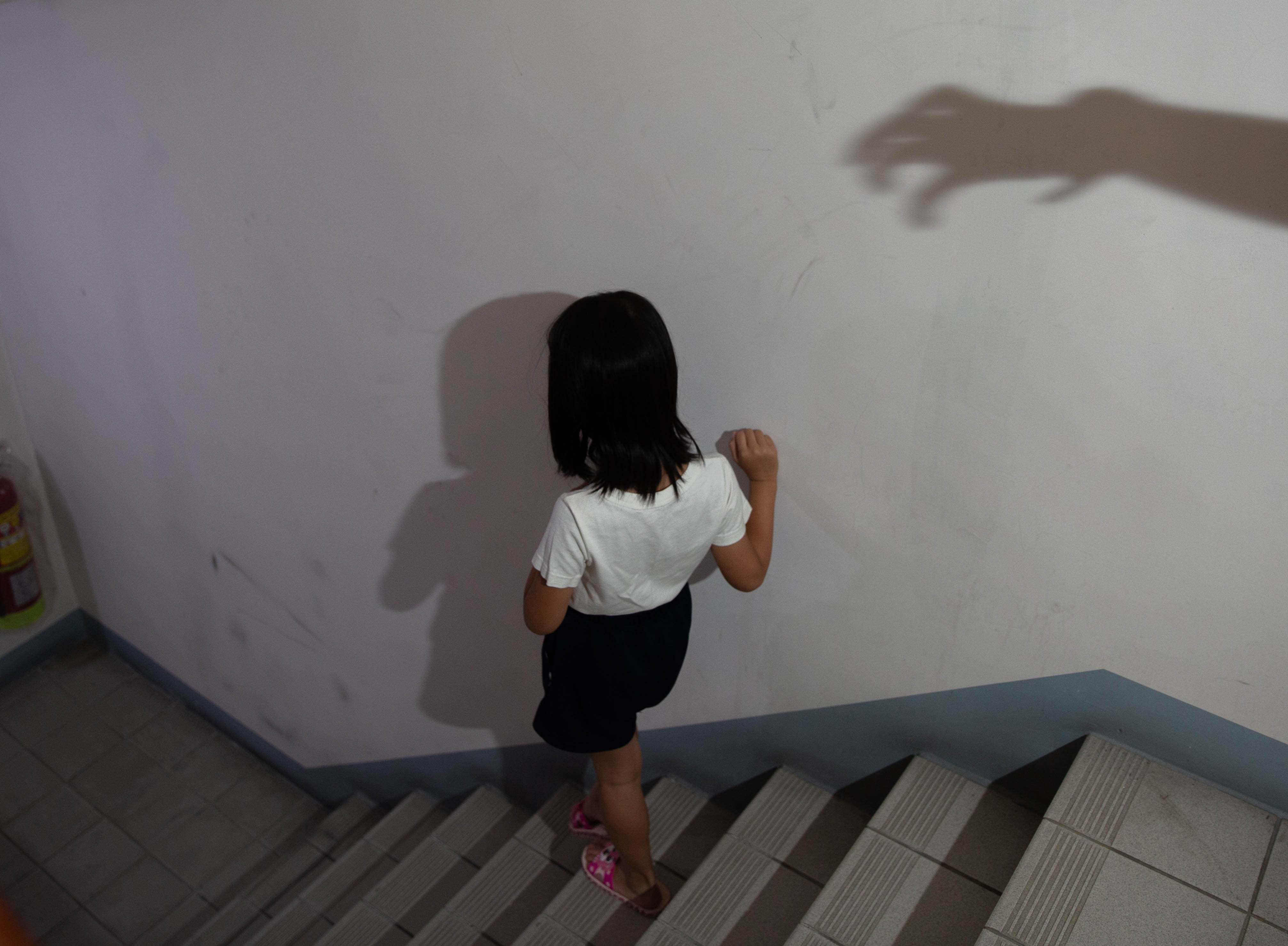 台北市一名父親自女兒12歲起，對她性侵、猥褻高達91次。示意圖，圖非當事人。（本刊資料照）