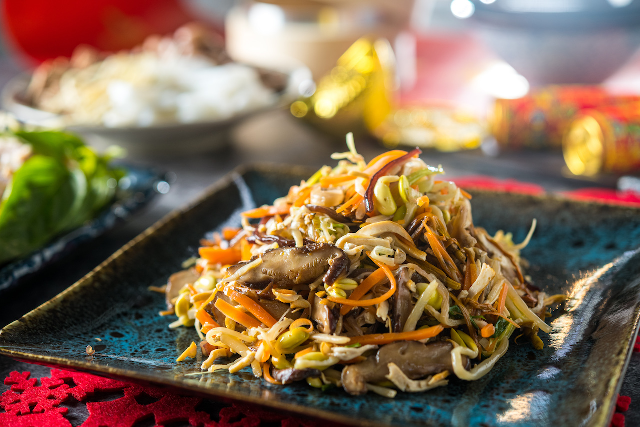 韓良憶家族必吃的年菜「十香菜」，由10種蔬菜烹炒，是一道雅緻的蔬食料理。