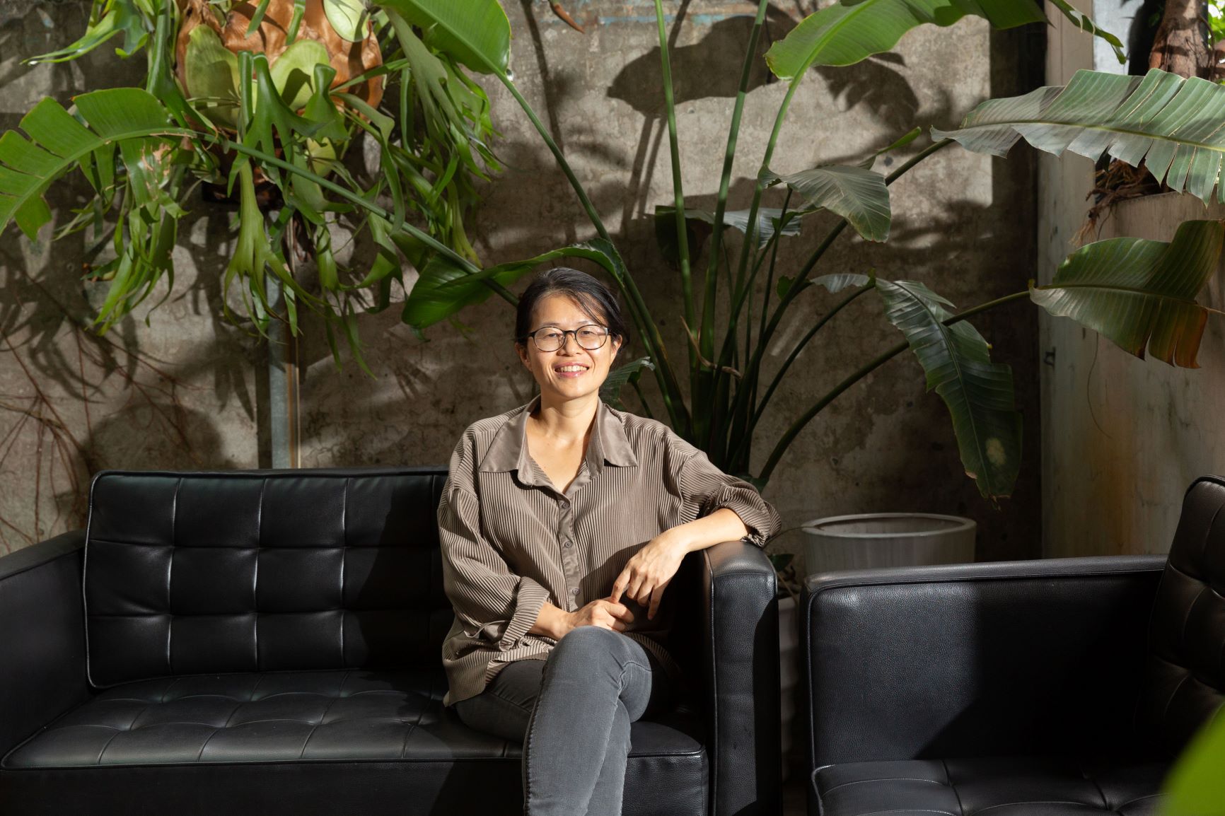 吳郁瑩在美國擔任剪接師，接觸很多以邊緣人為題材的紀錄片。