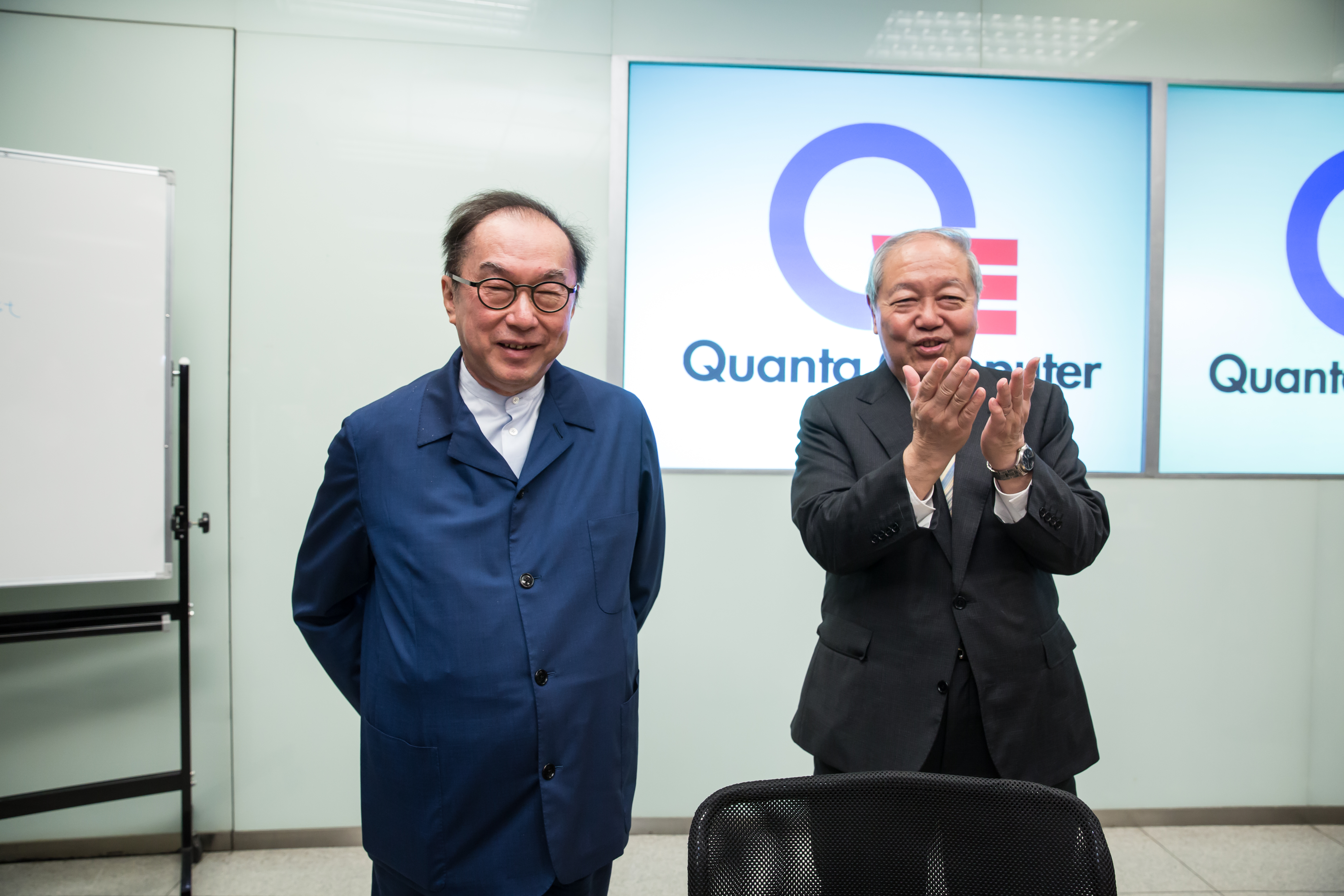 廣達客戶多元，包括美國4大雲端公司，法人認為受惠程度高。（左為廣達董事長林百里）