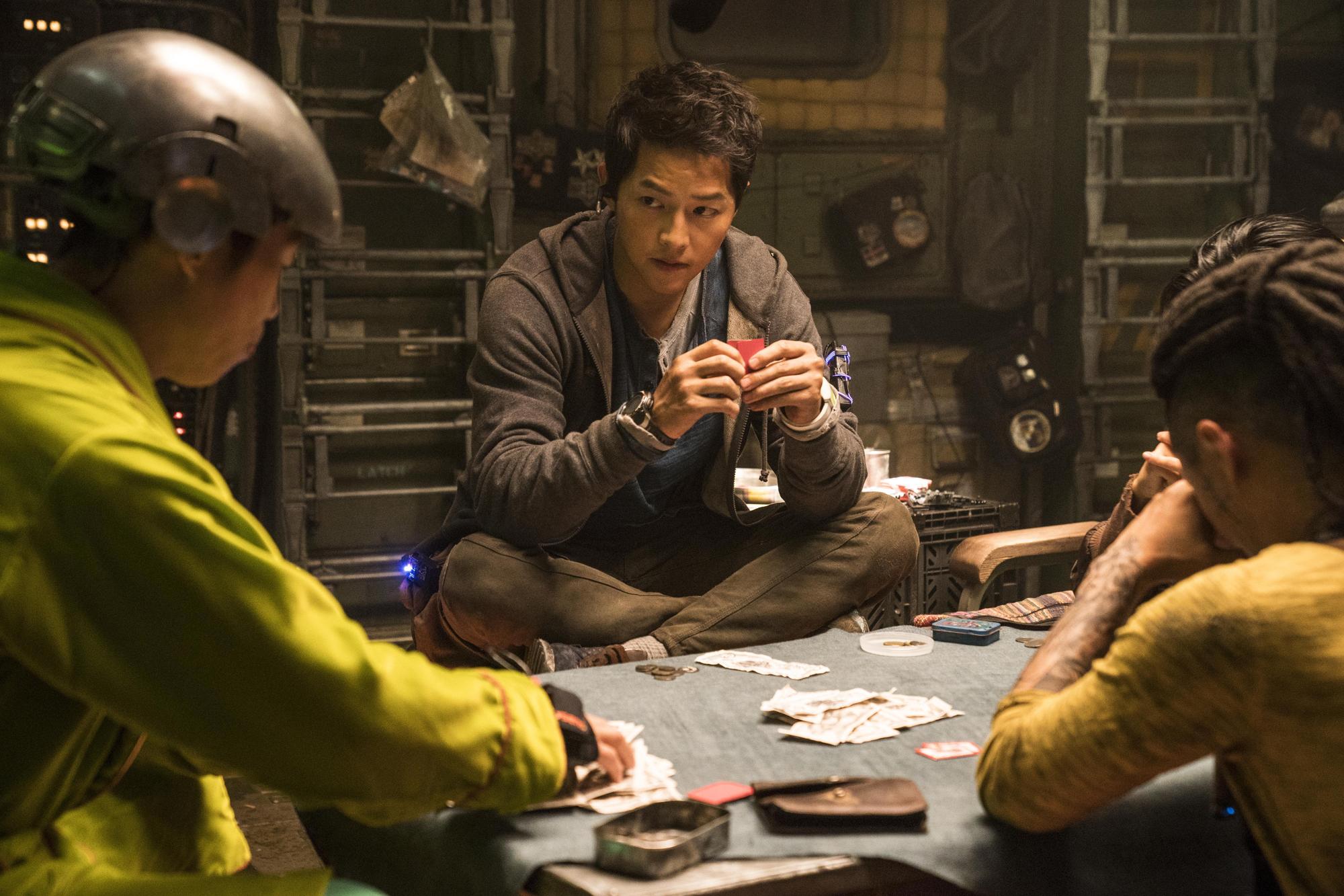 繼《阿斯達年代記》後，宋仲基再以電影《勝利號》透過Netflix在世界190個地區讓觀眾看到他的作品，讓他非常期待。（Netflix提供）
