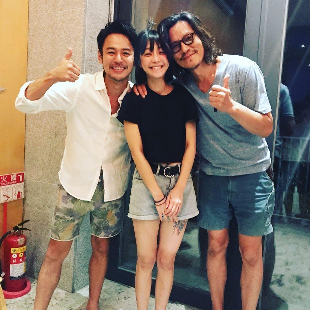 台日合作竹旳公路電影《亡命之途》,讓謝欣穎得以與男神妻夫木聰、豐川悅司合作。(翻攝自謝欣穎IG)