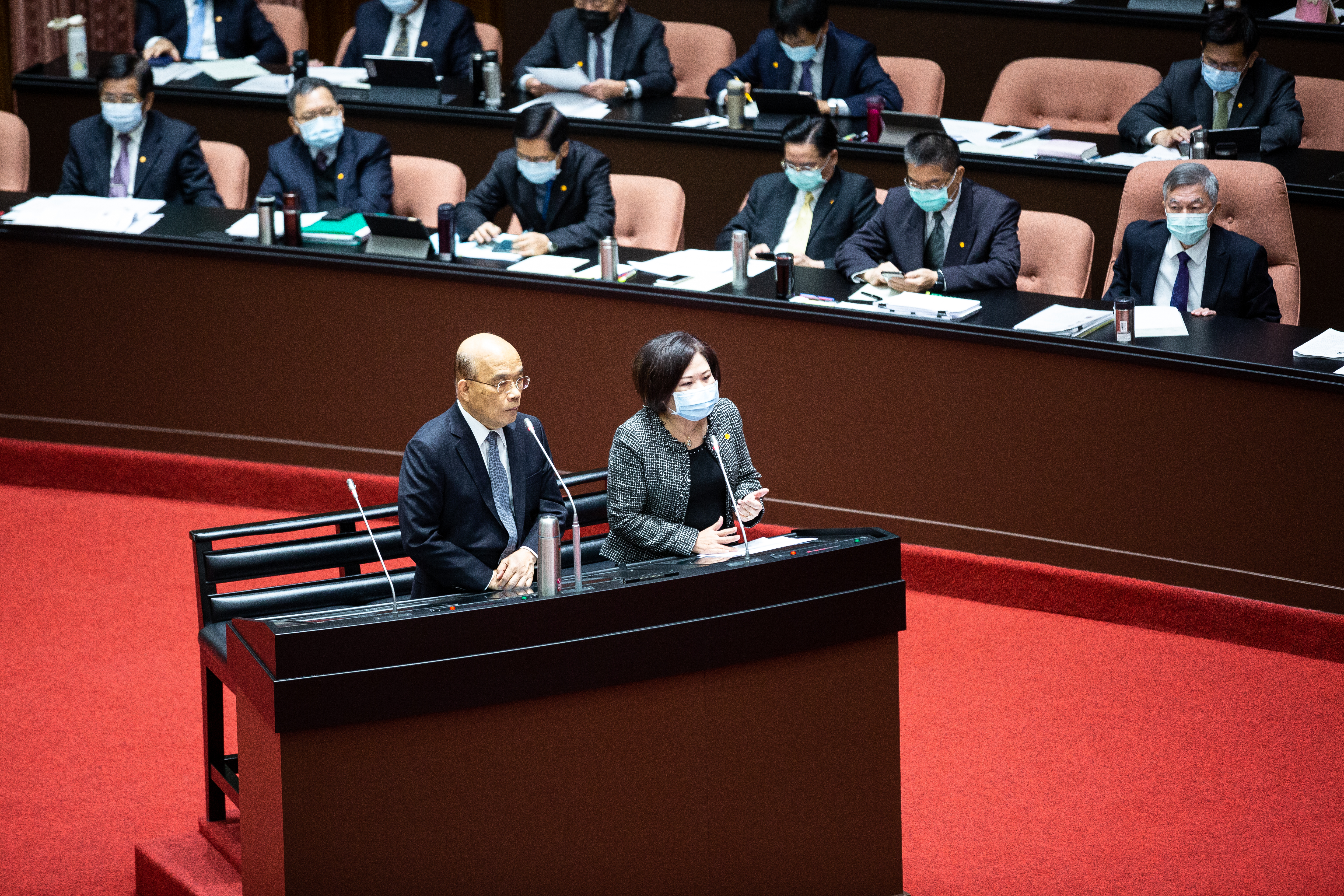 行政院長蘇貞昌表示，勞保改革方案成熟時會送立院，應不會拖過2024年。