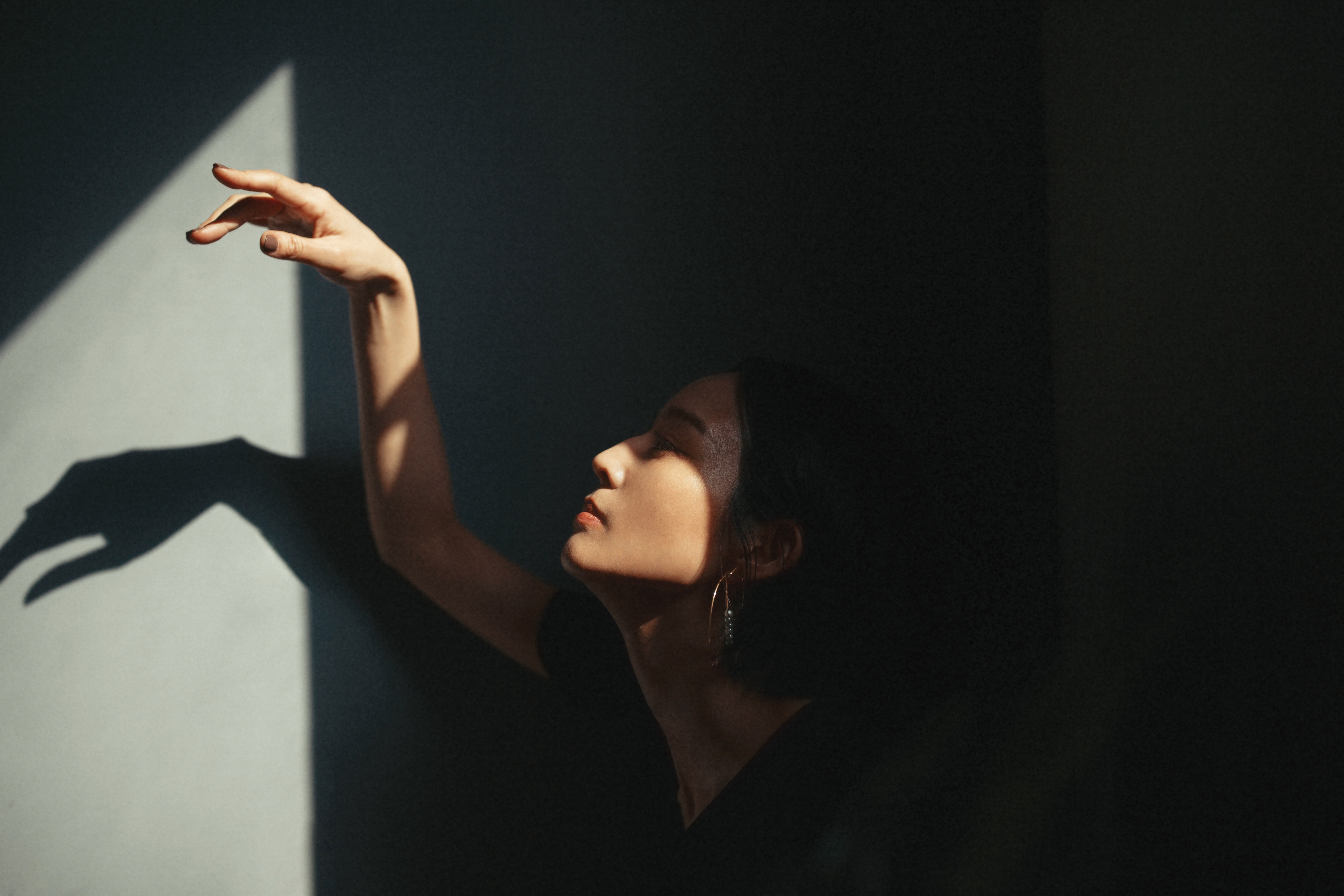 不管光有沒有照到她，這幾年張鈞甯在表演上飽滿充實了自己，也為她帶來極高的知名度。