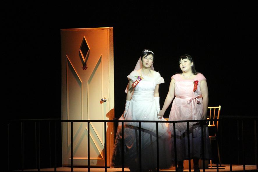 《結婚!結昏?辦桌》首演於1997年,當時演出姊姊謝麗珍的是黃韻玲。(綠光劇團提供)