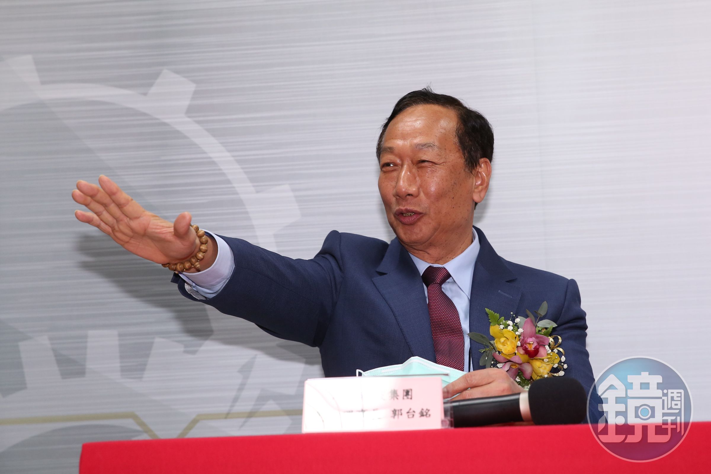鴻海嘉年華（員工尾牙）豪華登場，郭台銘祭出5台百萬汽車外，還有20包「百萬紅包」給員工抽獎。（本刊資料照）