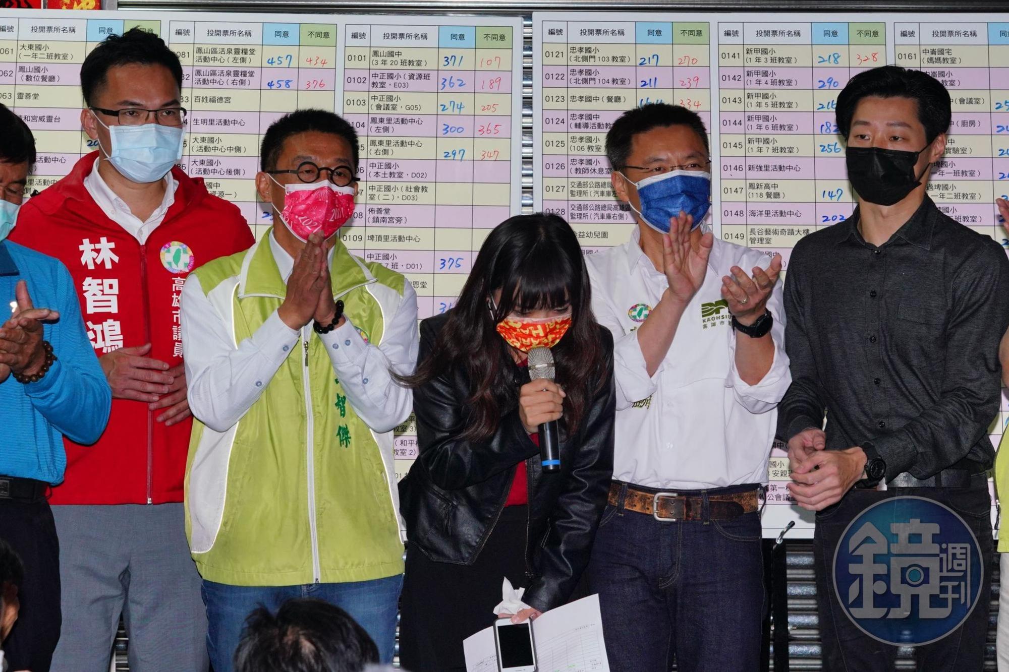罷捷宣告失敗,黃捷在開票現場鞠躬致謝鳳山鄉親,並喊聲接下來2年不會讓鳳山失望。