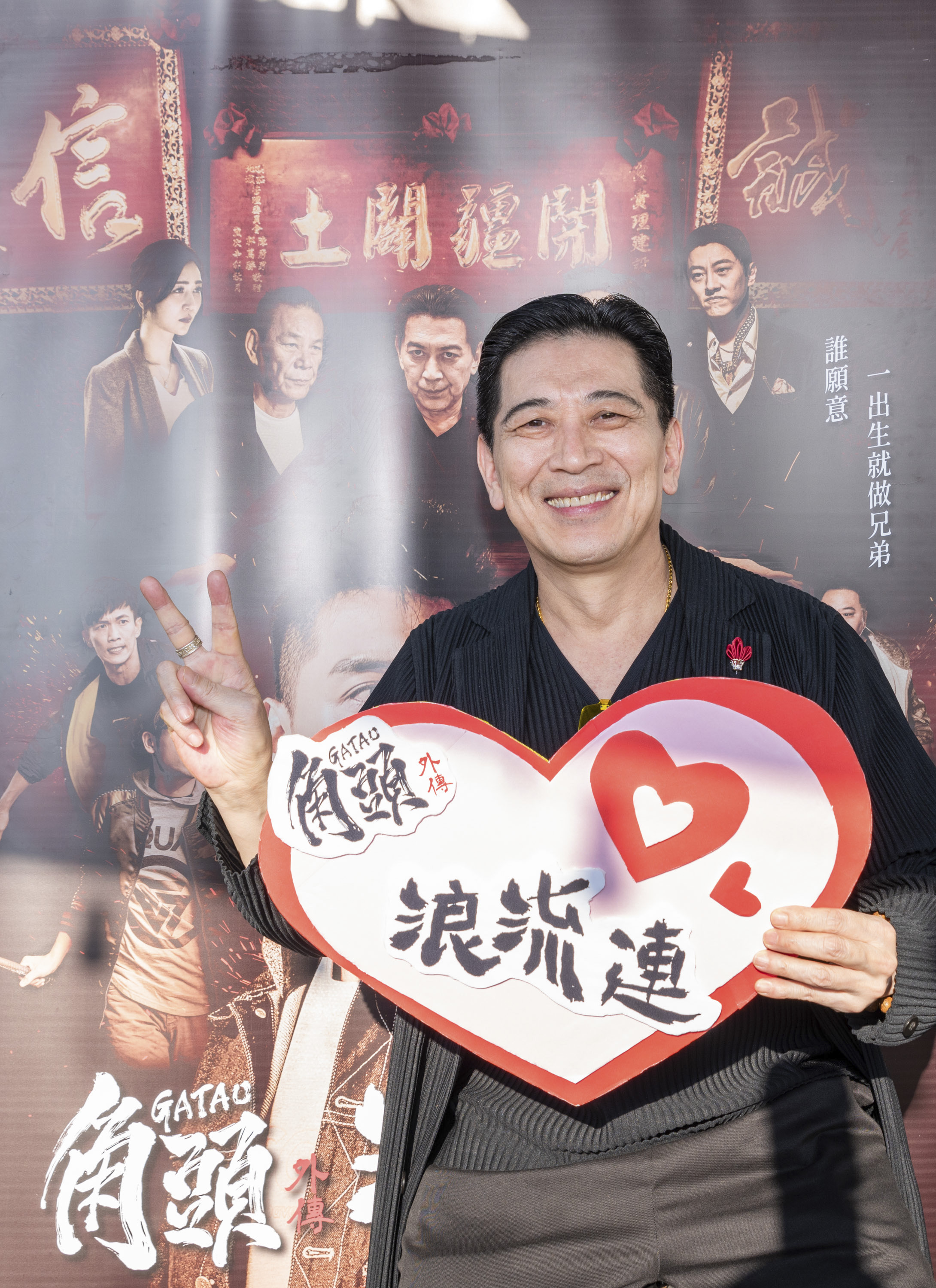 高捷第一次到「白色戀人貨櫃屋」當一日店長，大哥也浪漫起來。（齊石傳播提供）