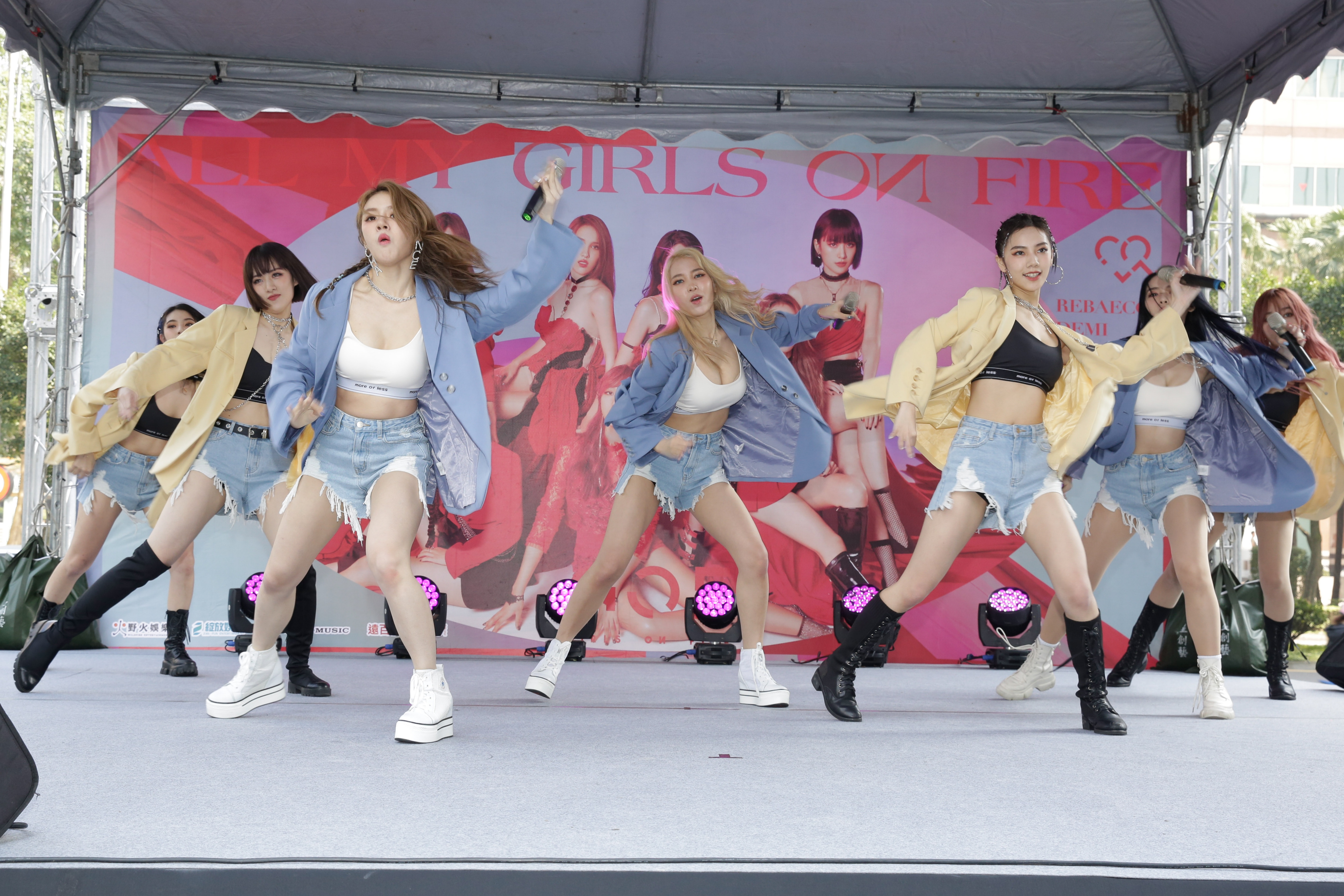 G.O.F為簽唱會準備了3首熱歌勁舞，將現場氣氛炒得火熱。