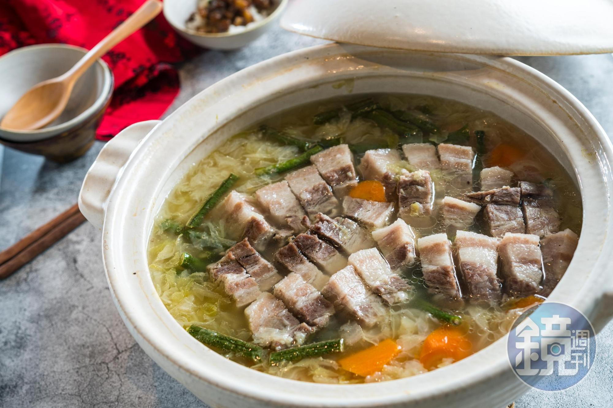 陳志煌示範的「法式土鍋燉蔬菜」食譜來自飲食作家王宣一，是年菜餐桌上的一道暖心料理。